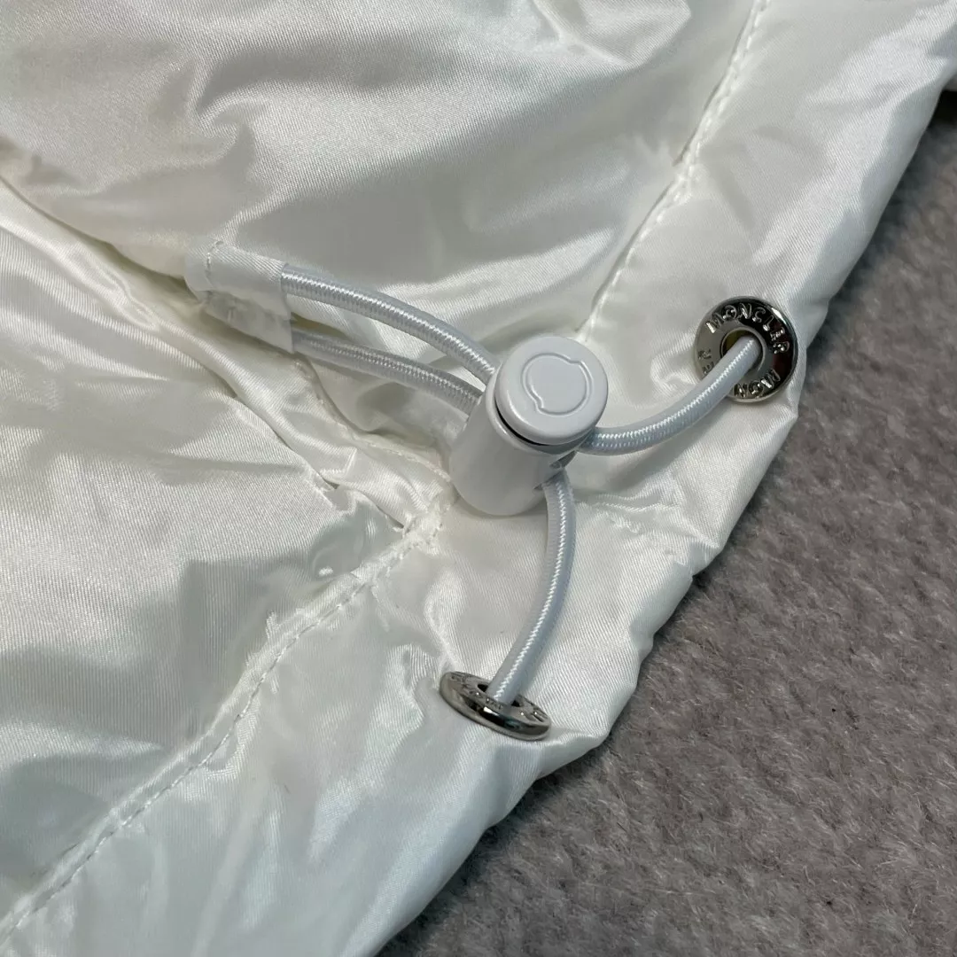 몽클레어 나일론 포켓 짜임 여성용 쇼트 패딩 상세 이미지 18