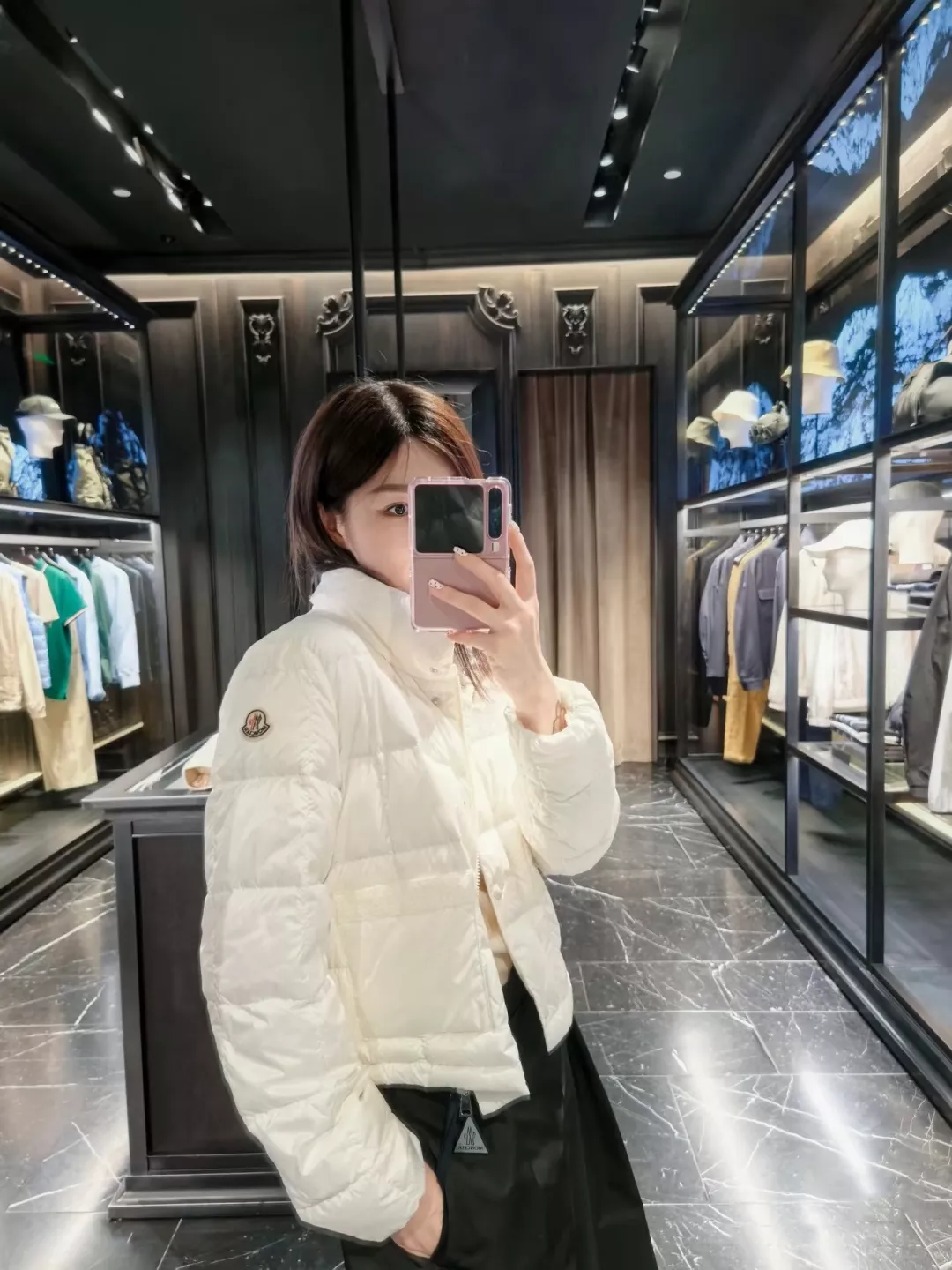 몽클레어 나일론 포켓 짜임 여성용 쇼트 패딩 상세 이미지 30