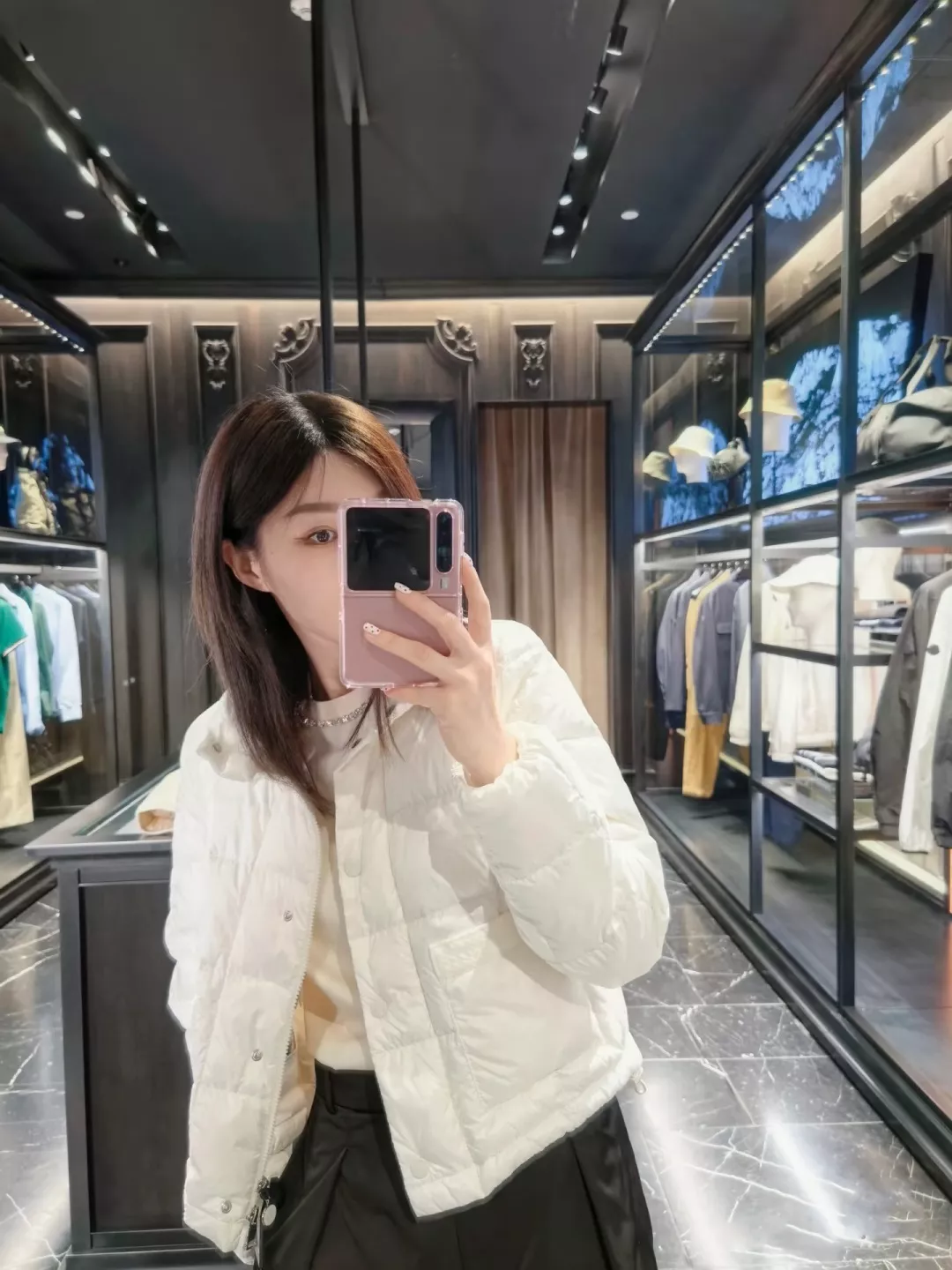 몽클레어 나일론 포켓 짜임 여성용 쇼트 패딩 상세 이미지 31