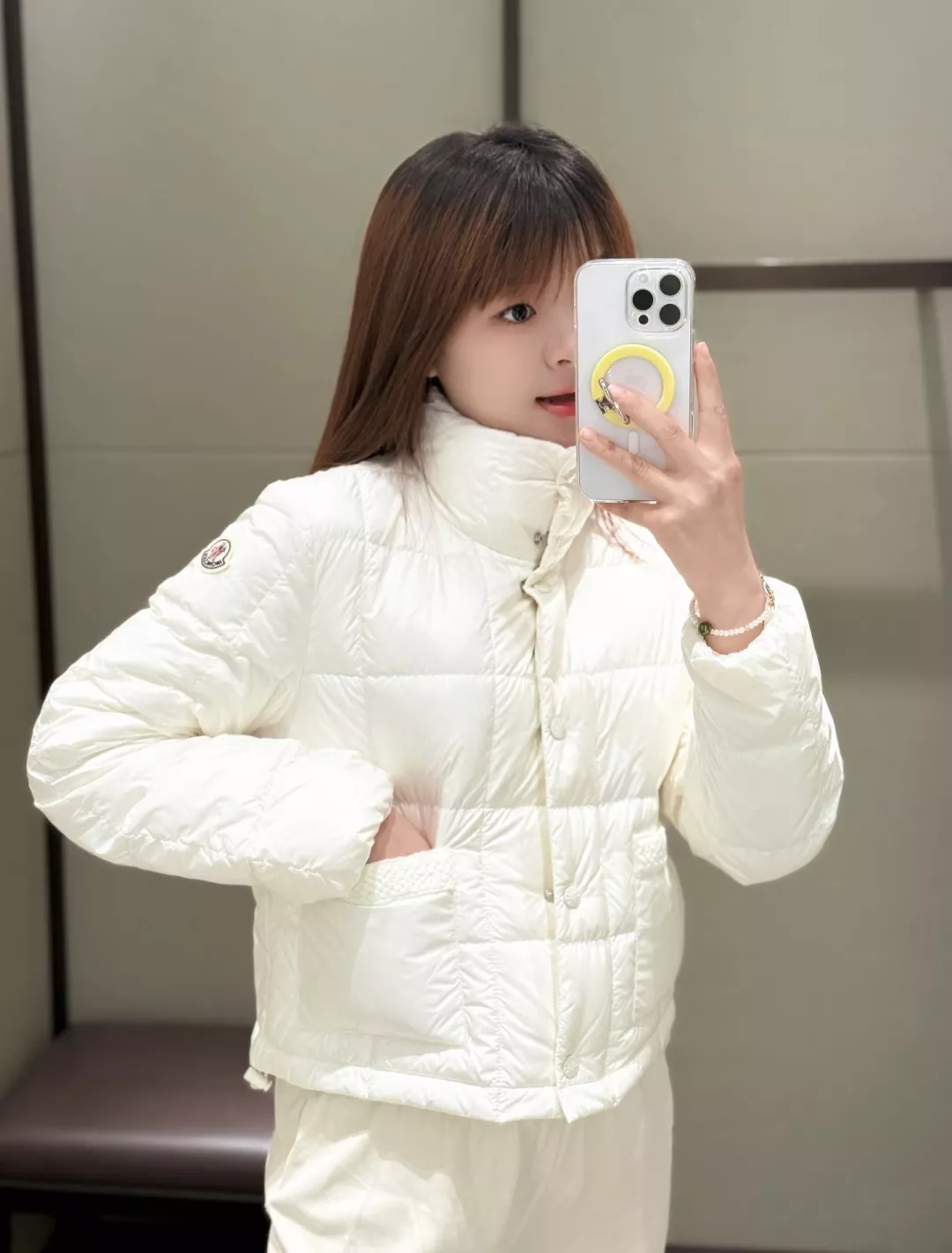 몽클레어 나일론 포켓 짜임 여성용 쇼트 패딩 상세 이미지 32