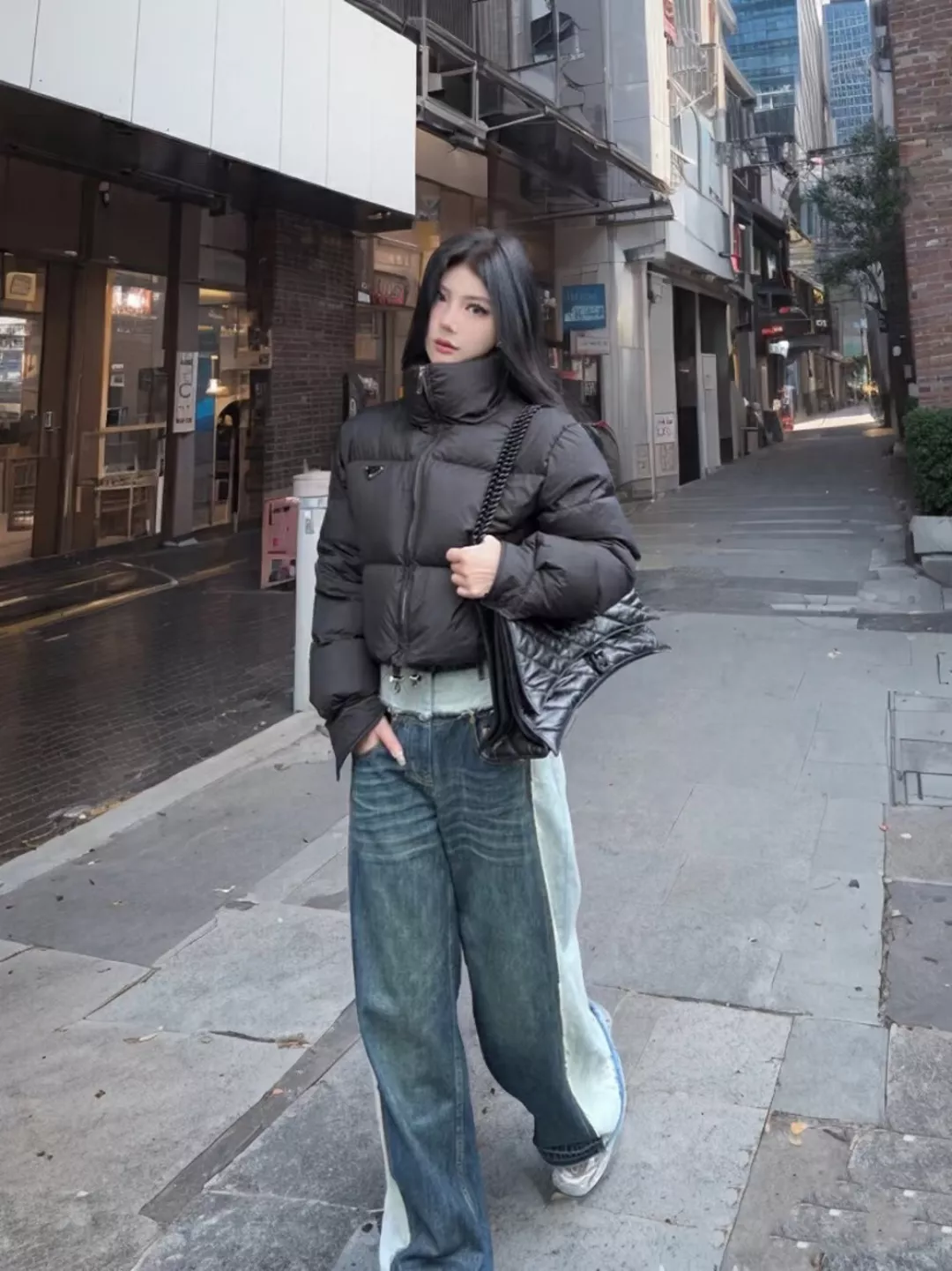 프라다 나일론 스탠드넥 여성용 쇼트 패딩 상세 이미지 26