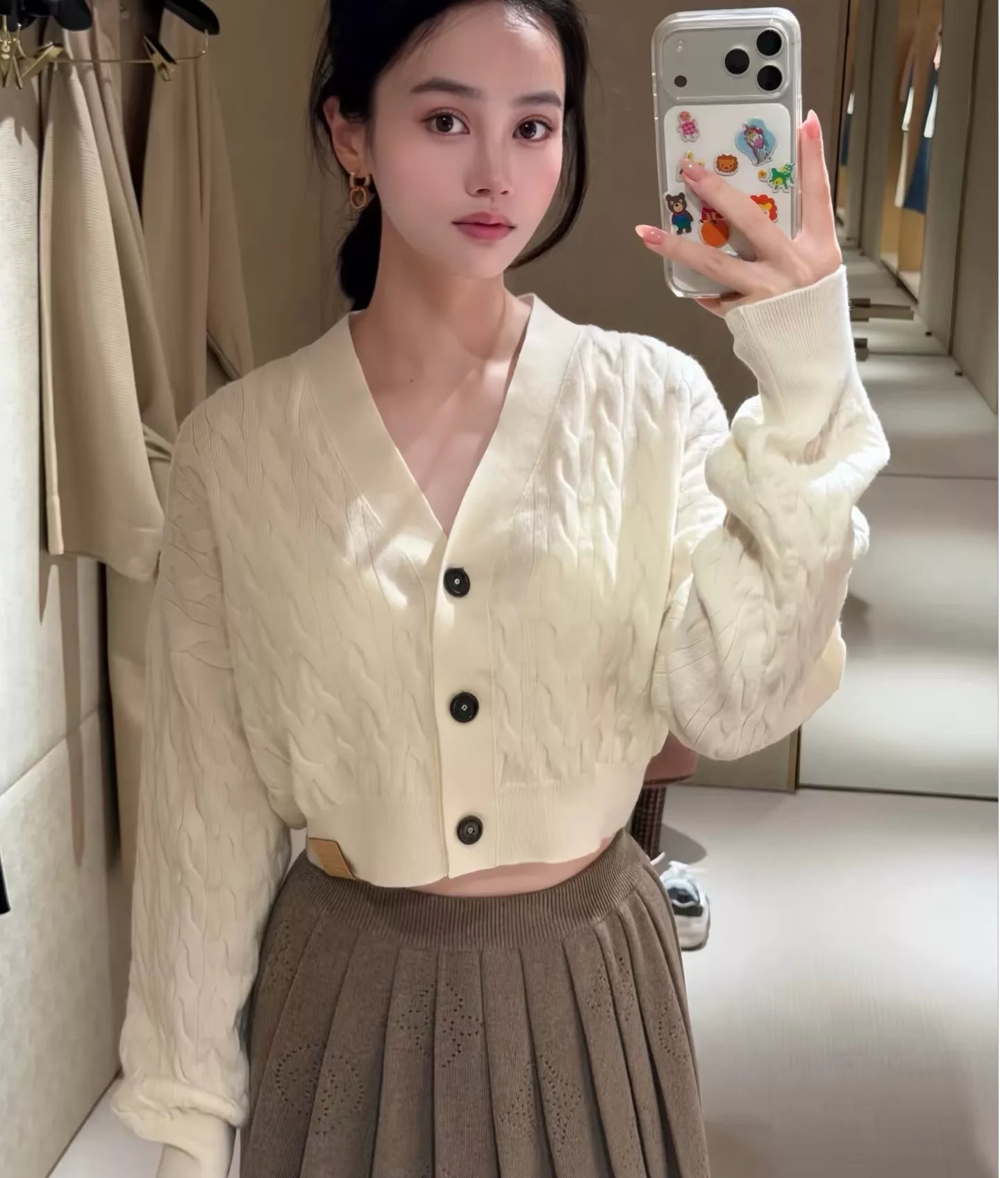 루이비통 케이블 짜임 크롭 여성용 긴소매 가디건 상세 이미지 62