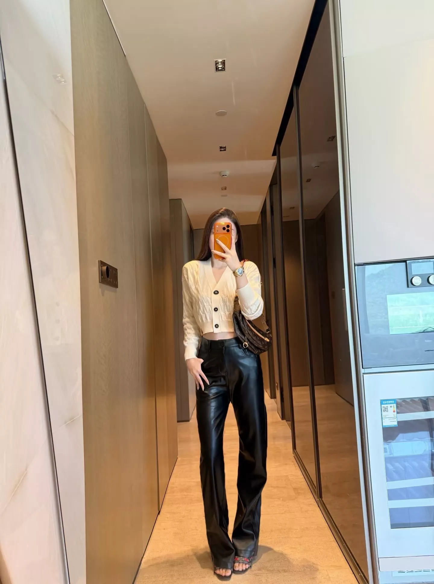 루이비통 케이블 짜임 크롭 여성용 긴소매 가디건 상세 이미지 65