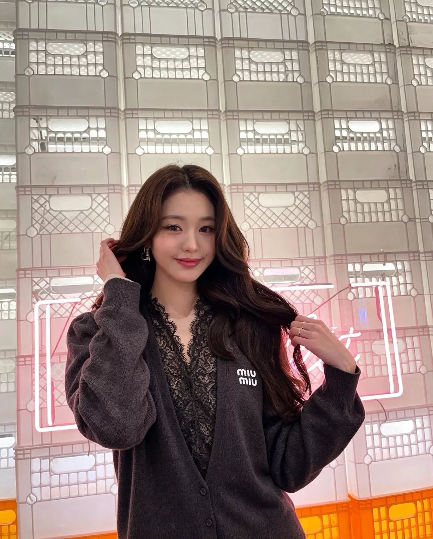 미우미우 레이스 배색 여성용 긴소매 가디건 상세 이미지 11