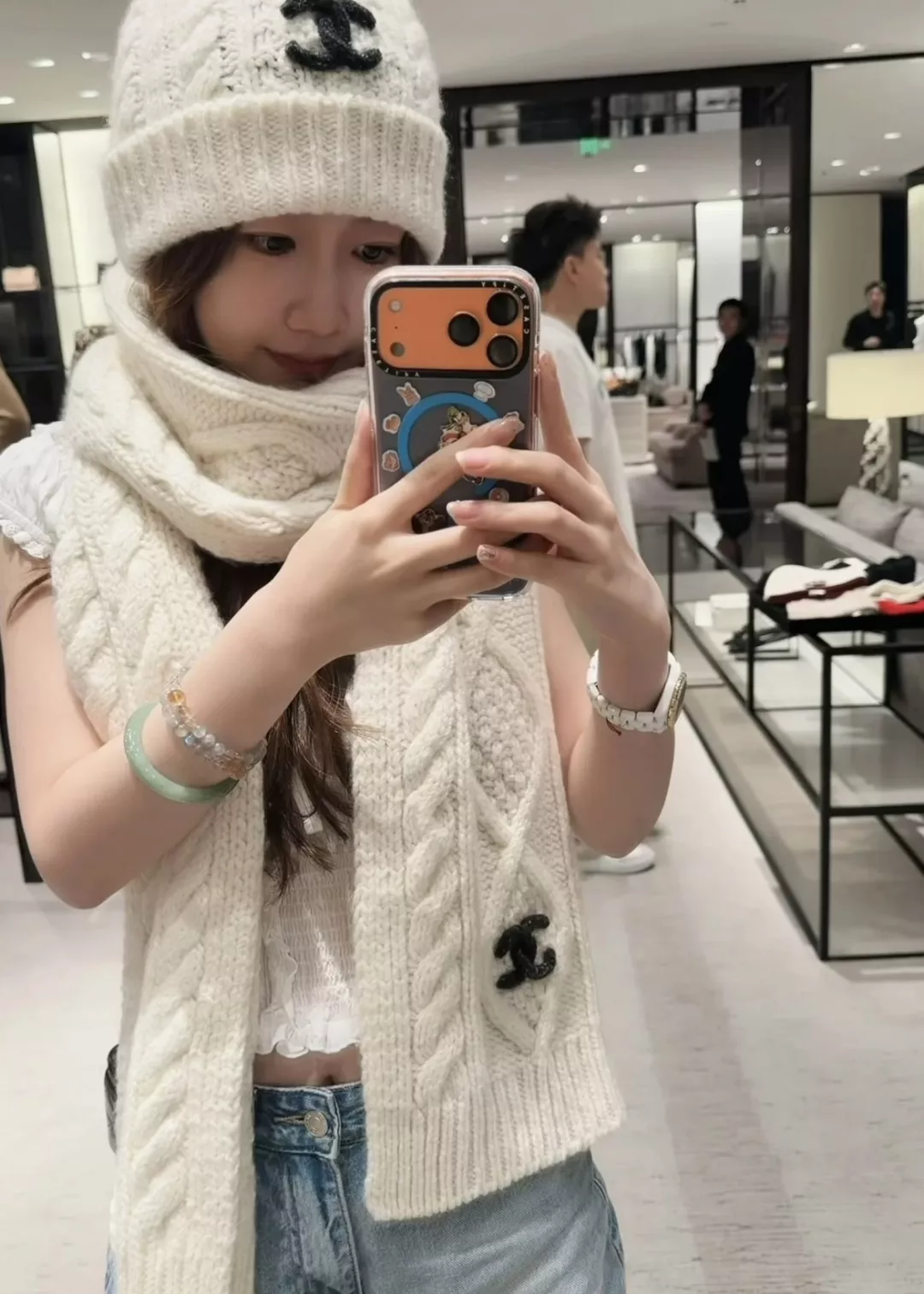 샤넬 입체 꽈배기 배색 자수 니트 머플러 상세 이미지 18