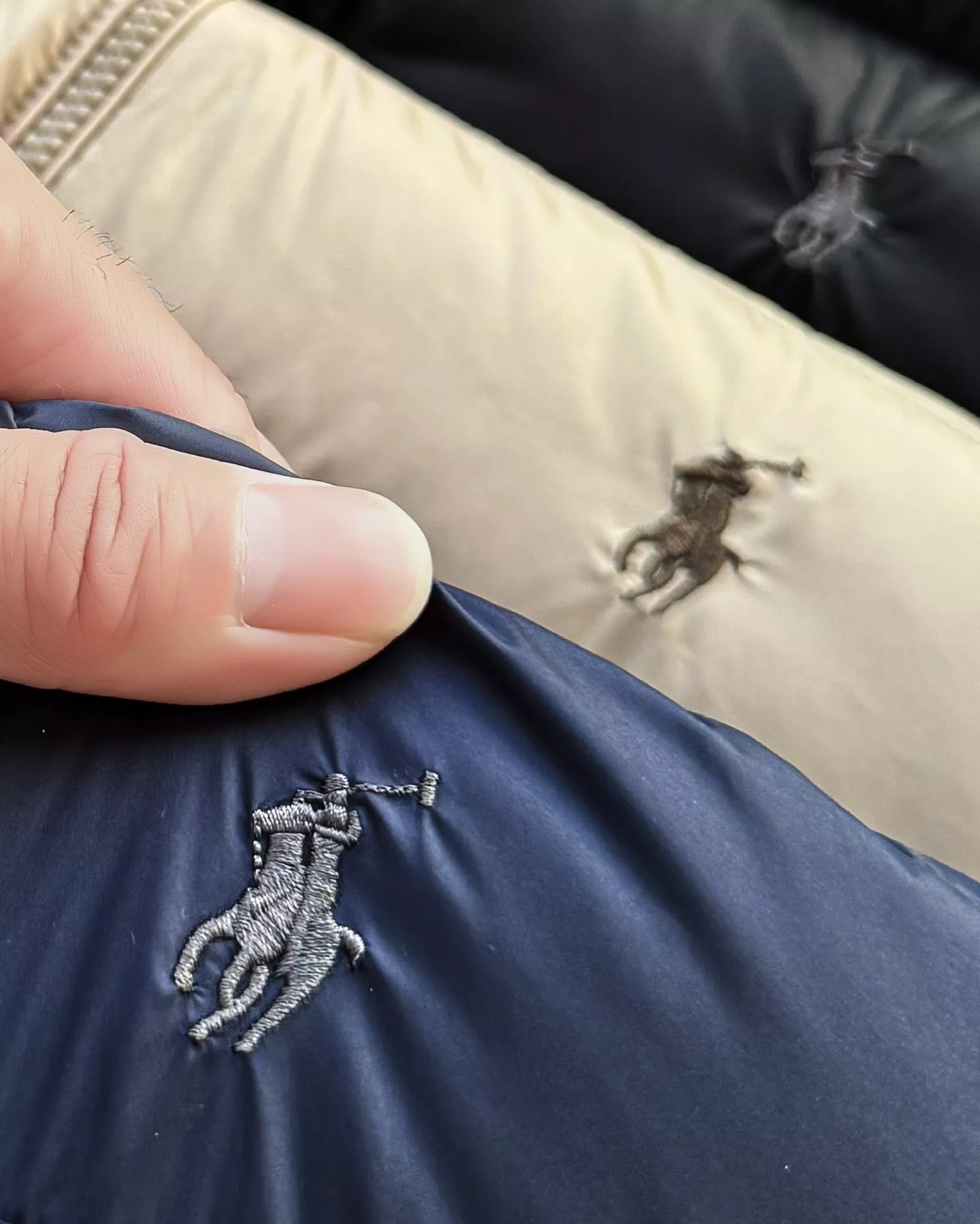 랄프로렌 가로 퀼팅 스탠드넥 남녀공용 쇼트 패딩 상세 이미지 12