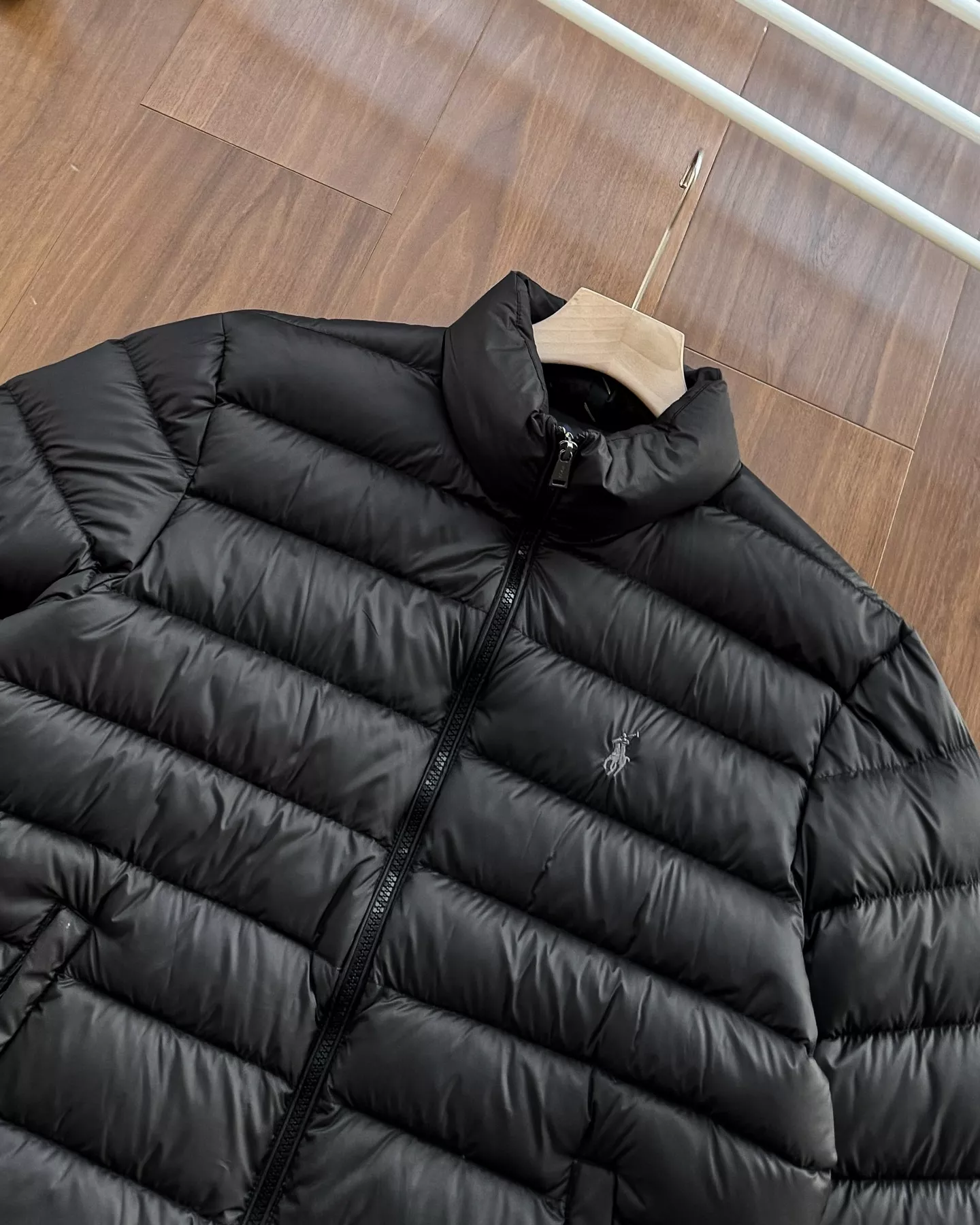 랄프로렌 가로 퀼팅 스탠드넥 남녀공용 쇼트 패딩 상세 이미지 22