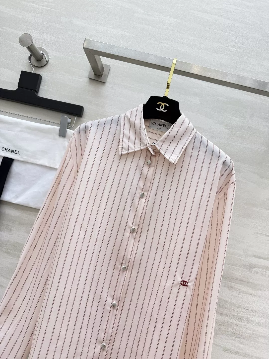 샤넬 스트라이프 뒤 끈 여성용 긴소매 셔츠 상세 이미지 3