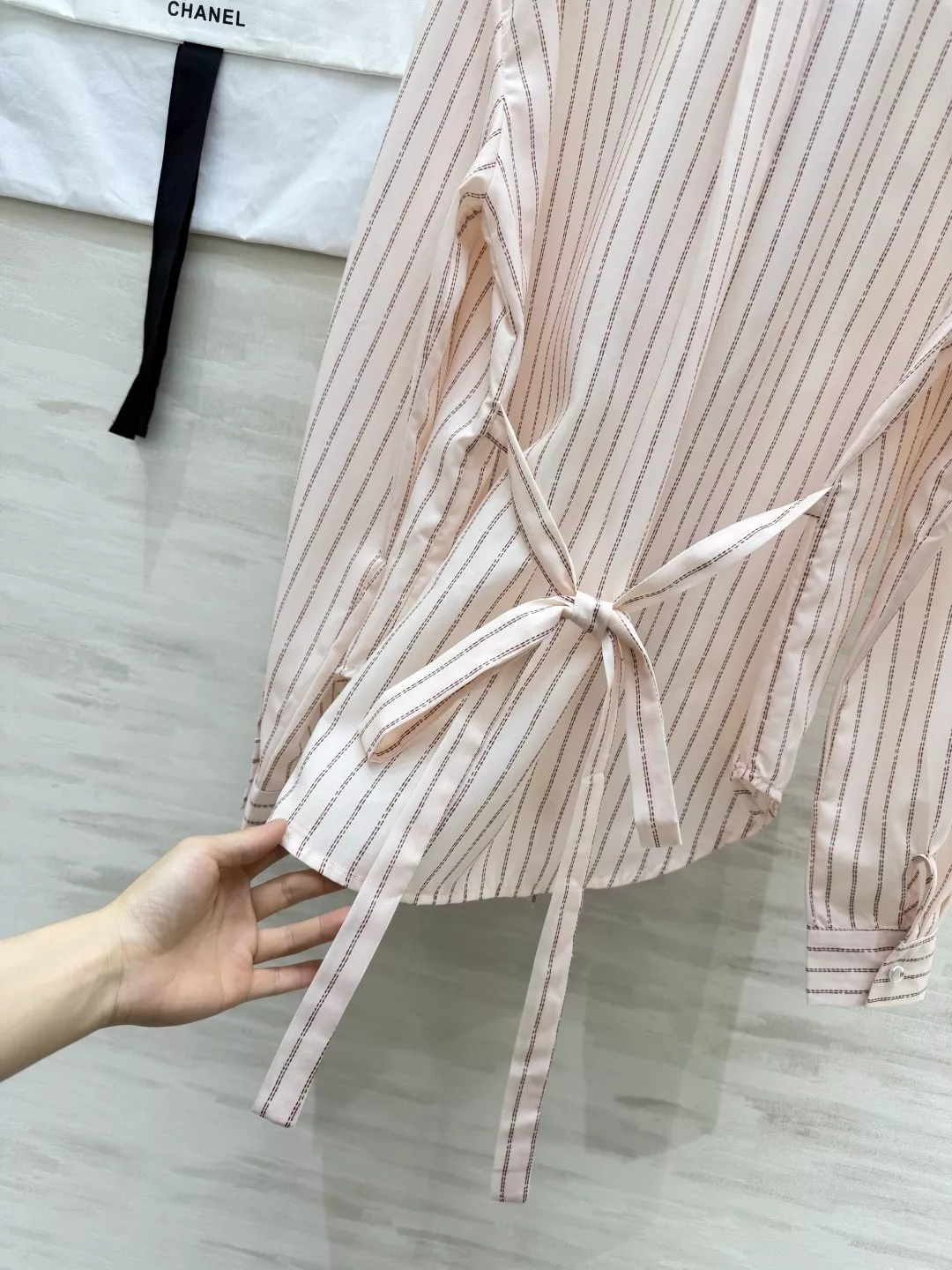 샤넬 스트라이프 뒤 끈 여성용 긴소매 셔츠 상세 이미지 8