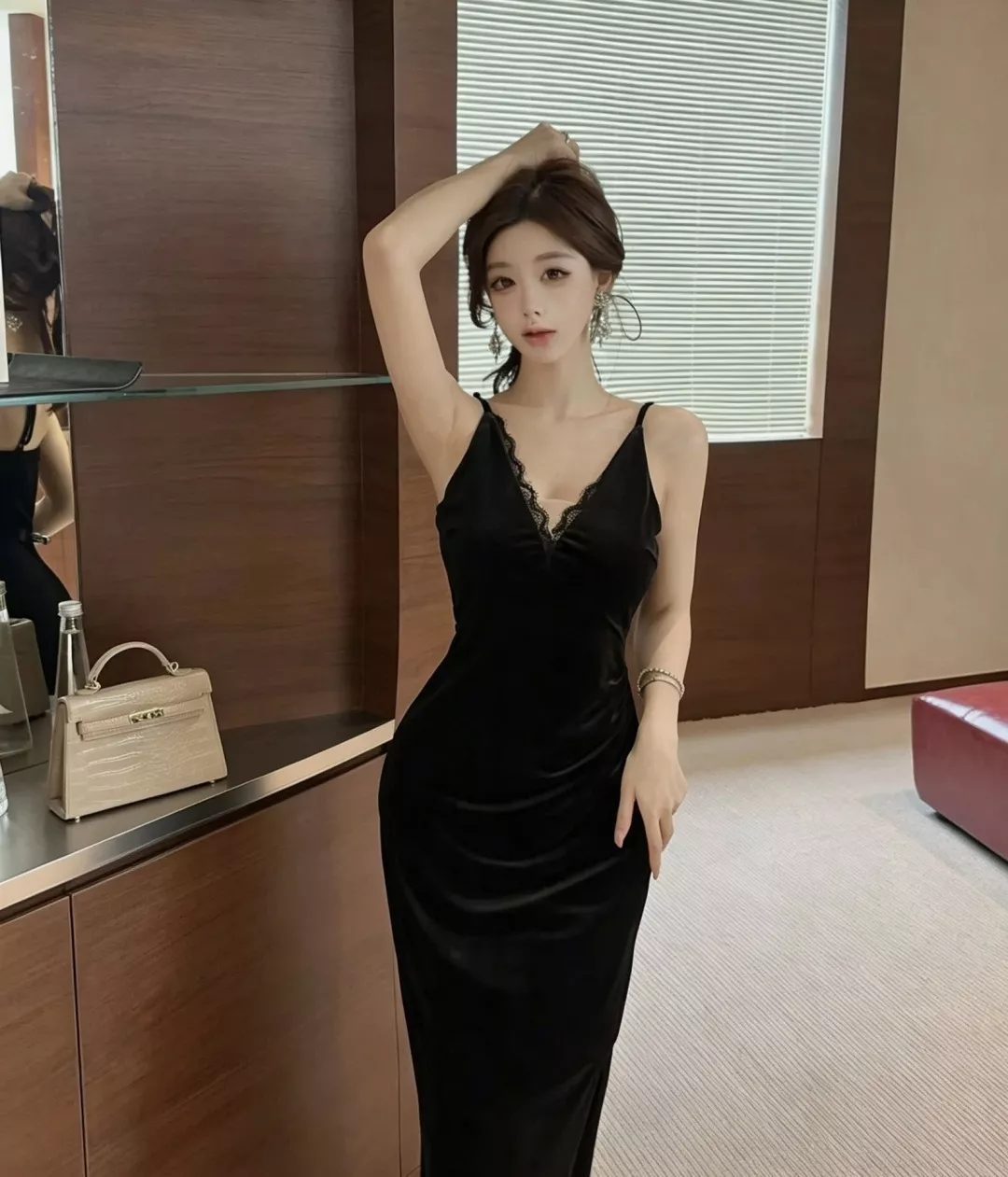 입생로랑 벨벳 레이스 끈형 여성용 원피스 상세 이미지 17