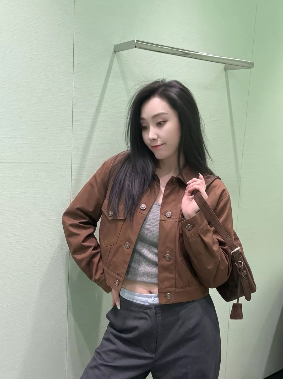 프라다 크롭 기장 포켓 여성용 버튼 재킷 상세 이미지 12