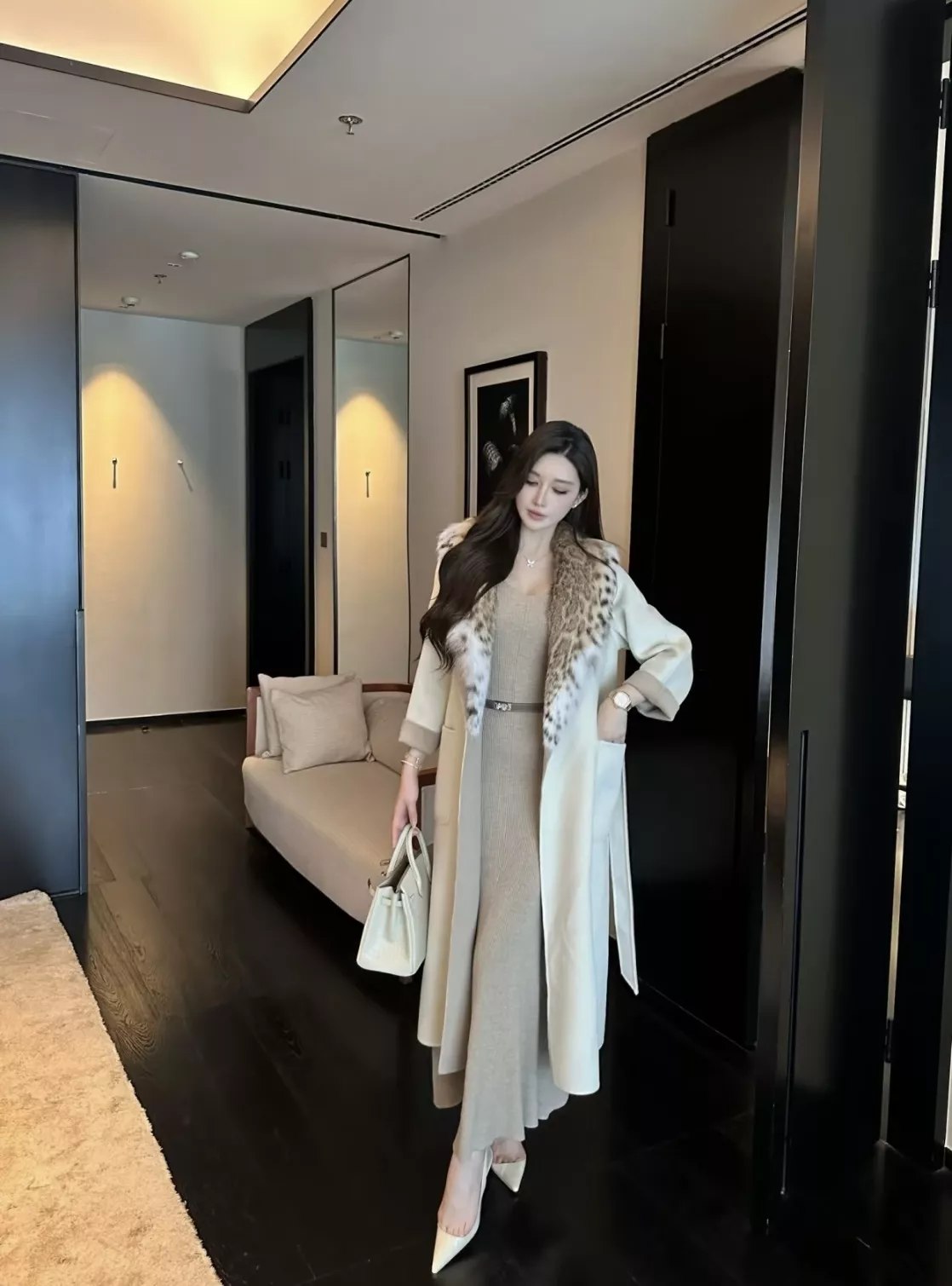 로로피아나 탈착 모피 칼라 로브형 여성용 롱 코트 상세 이미지 102