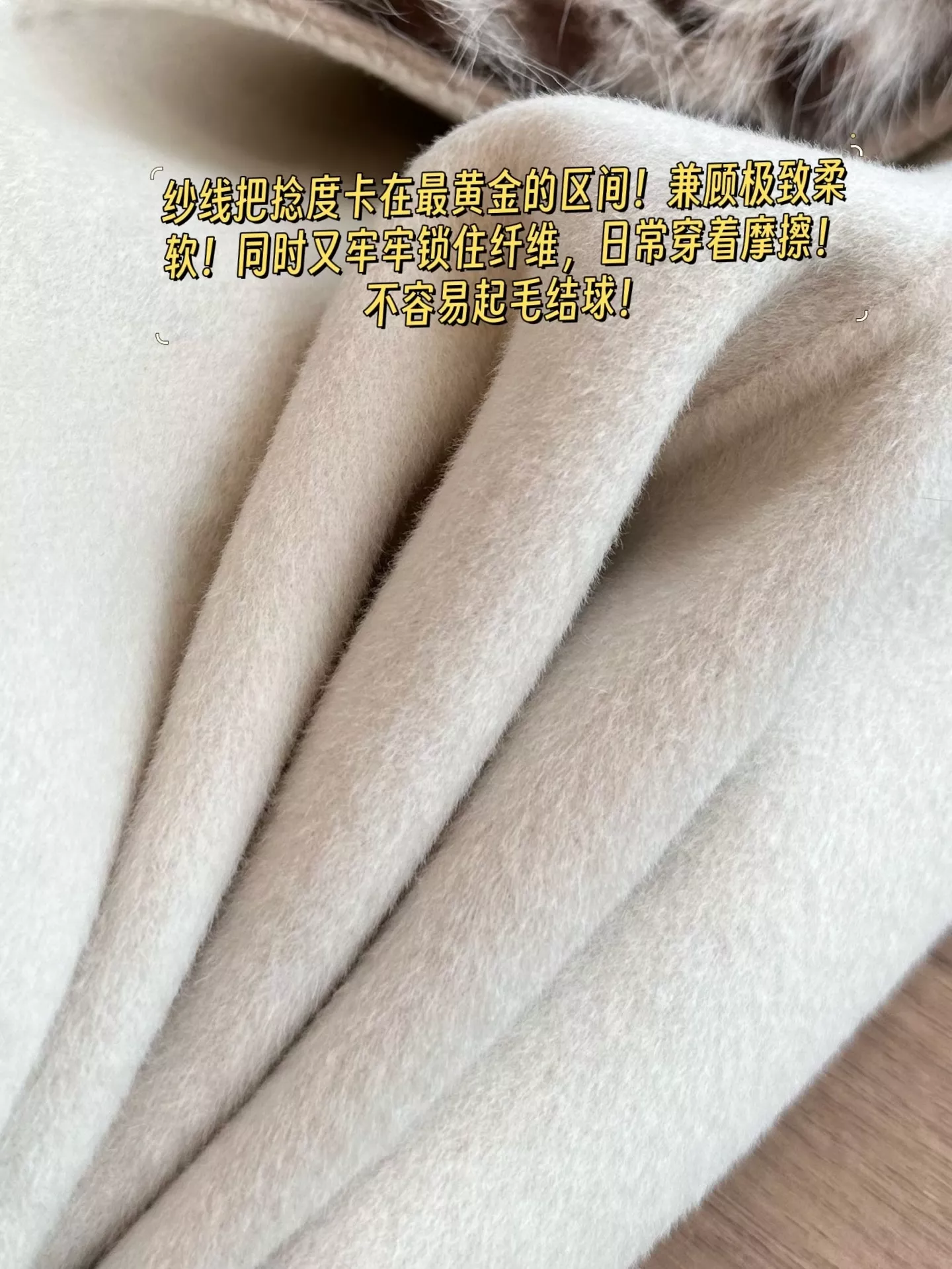 로로피아나 탈착 모피 칼라 로브형 여성용 롱 코트 상세 이미지 35