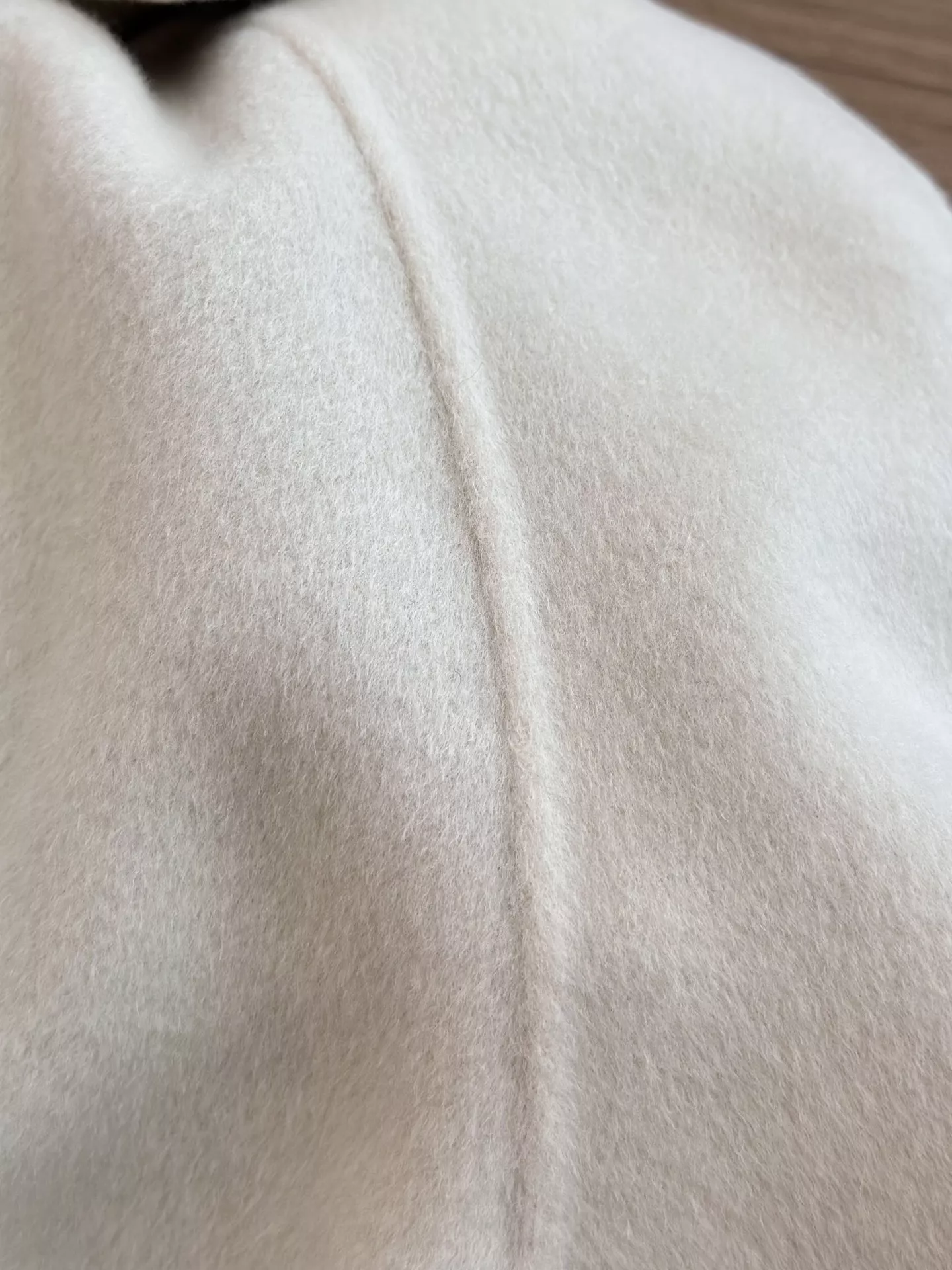 로로피아나 탈착 모피 칼라 로브형 여성용 롱 코트 상세 이미지 48