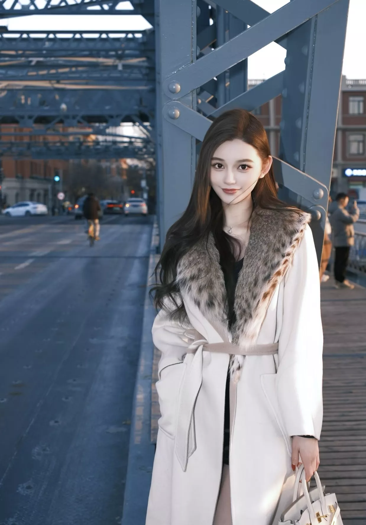 로로피아나 탈착 모피 칼라 로브형 여성용 롱 코트 상세 이미지 88