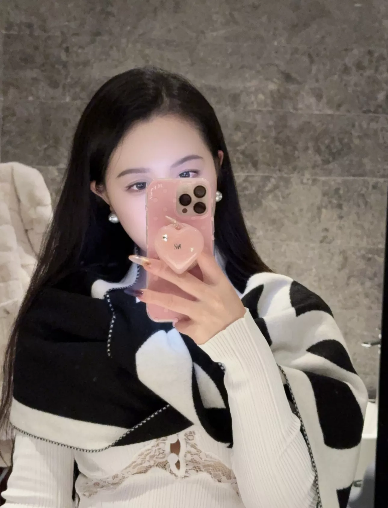 샤넬 양면 배색 대칭 로고 수술 머플러 상세 이미지 15