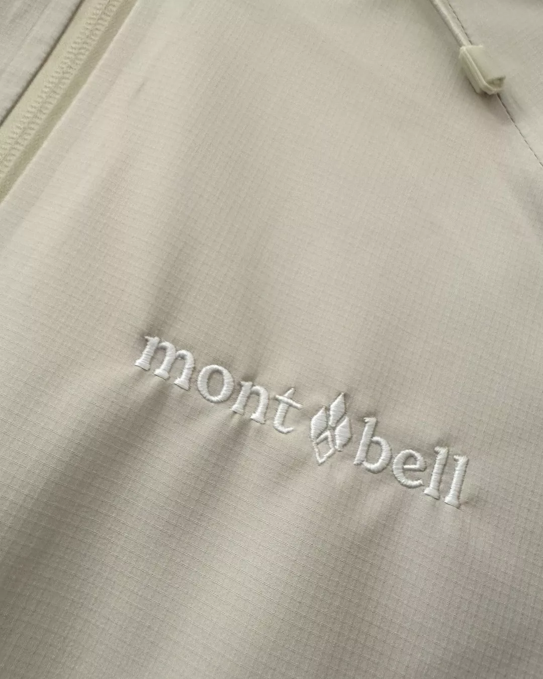몽벨 가슴 자수 남녀공용 후드 재킷 상세 이미지 12