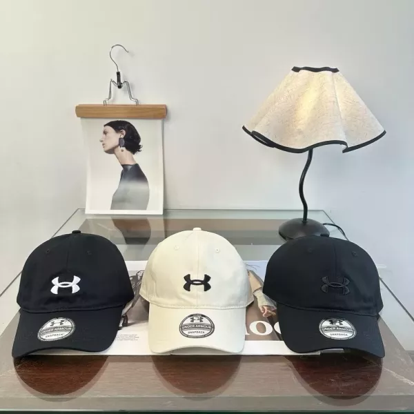 언더아머 전면 로고 곡선 챙 패널 디자인 볼캡