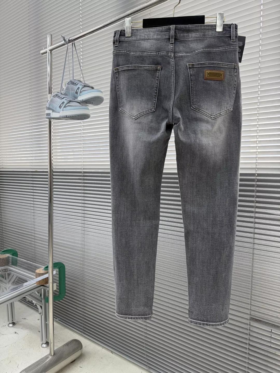돌체앤가바나 워싱 일자핏 남녀공용 데님 팬츠 상세 이미지 2