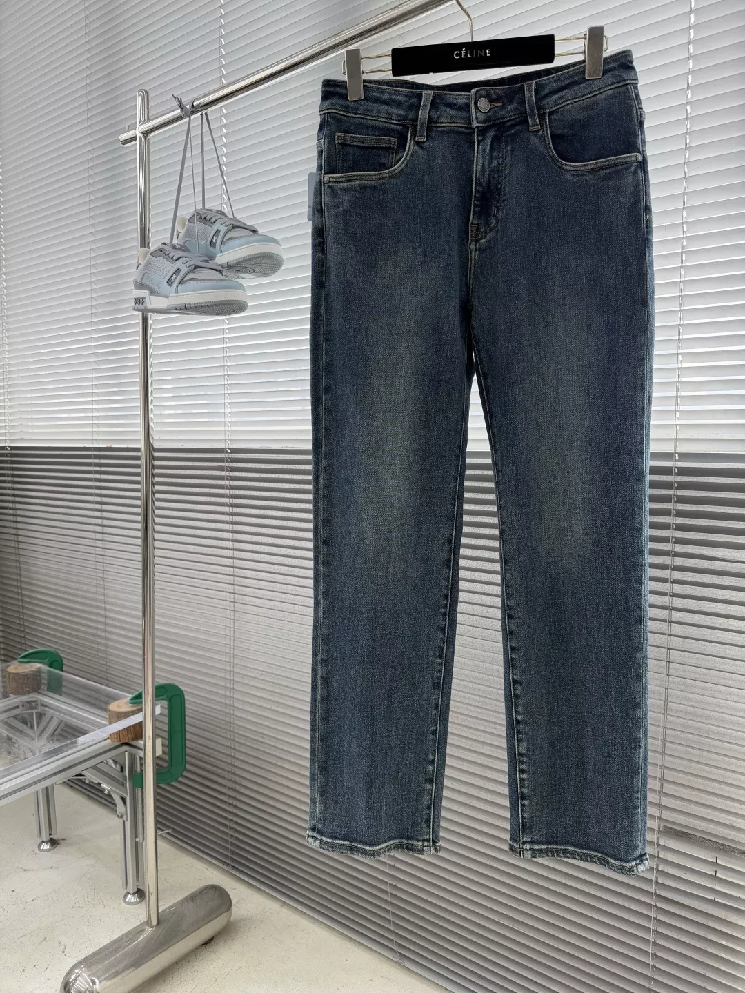 로로피아나 일자핏 패치 장식 남녀공용 데님 팬츠 상세 이미지 1