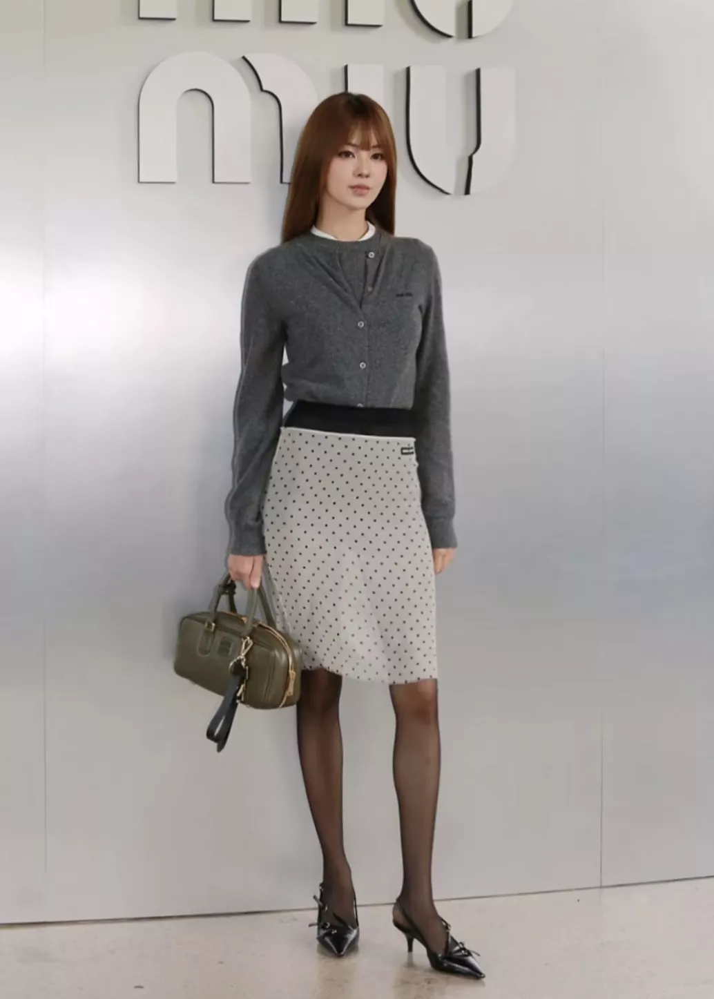 미우미우 캐시미어 레터링 여성용 긴소매 가디건 상세 이미지 19