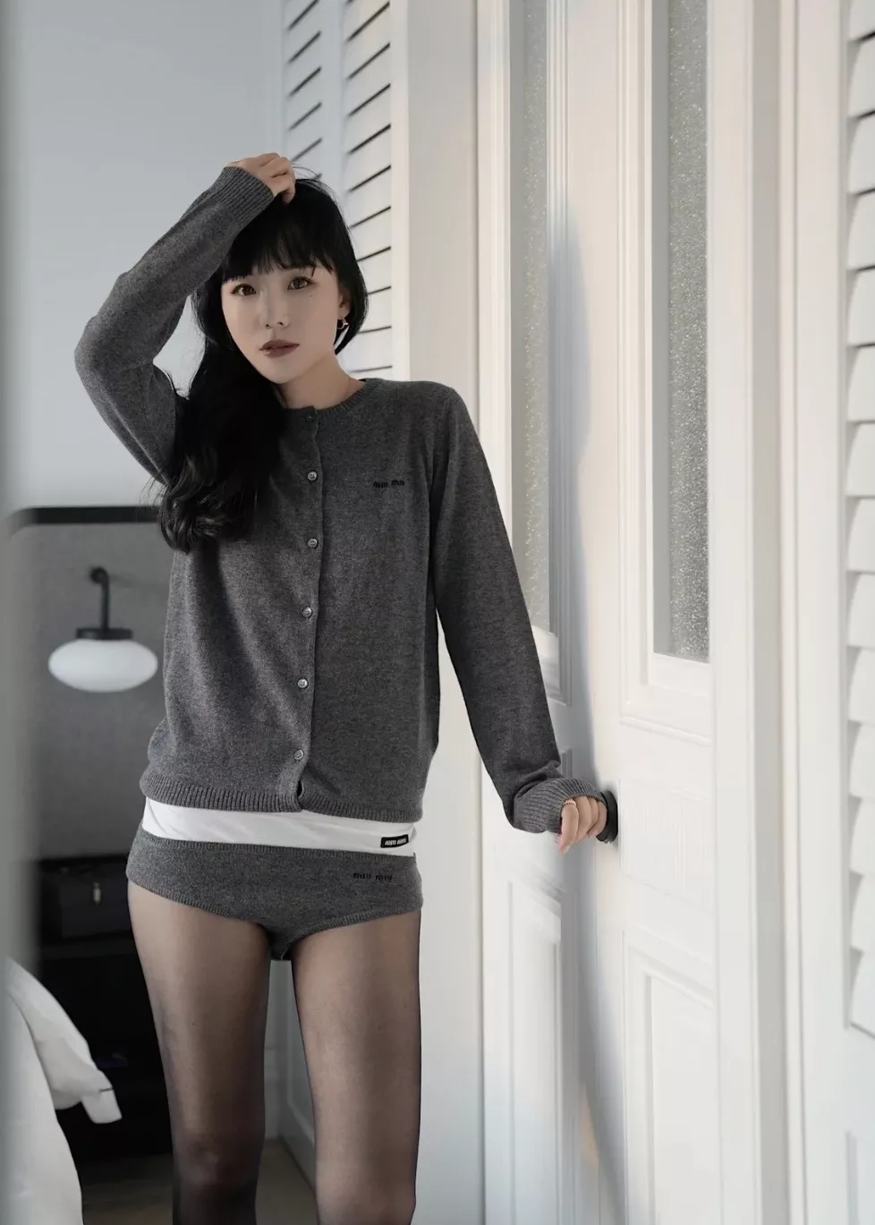 미우미우 캐시미어 레터링 여성용 긴소매 가디건 상세 이미지 22