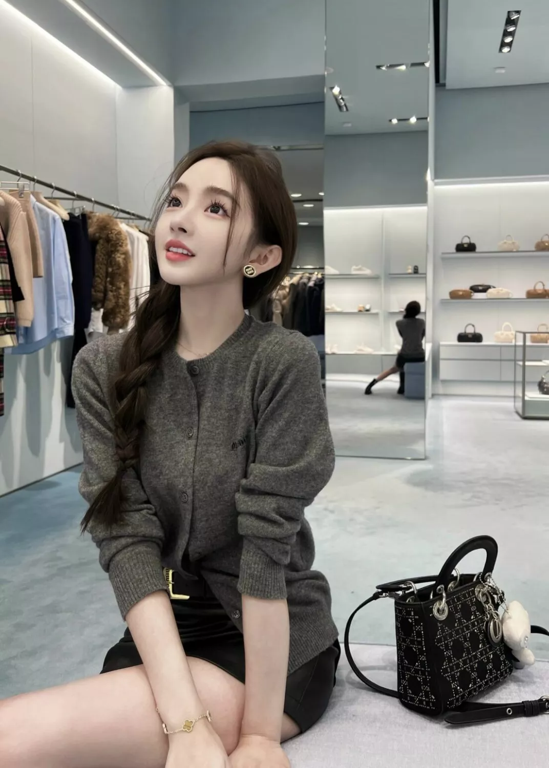 미우미우 캐시미어 레터링 여성용 긴소매 가디건 상세 이미지 31