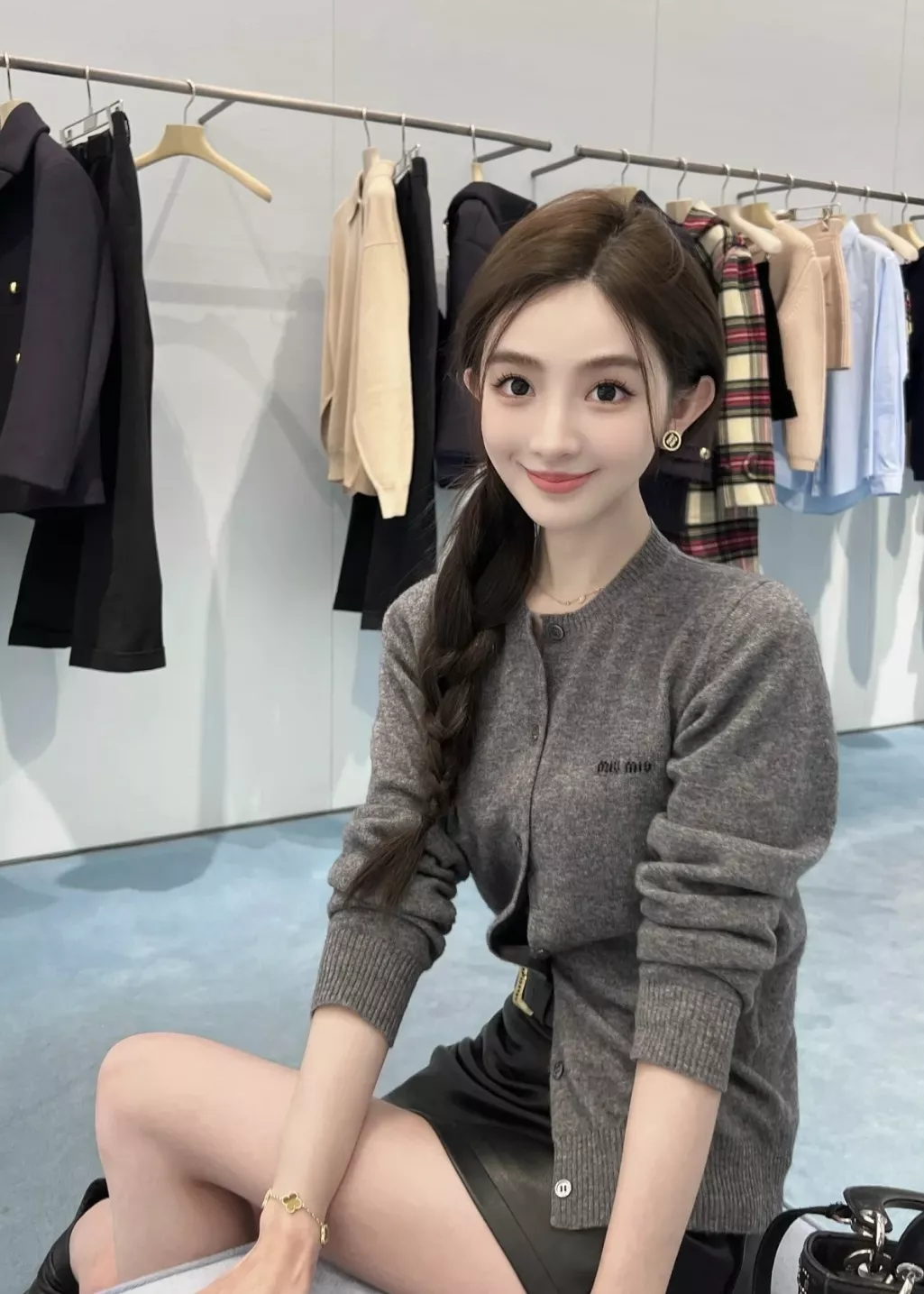 미우미우 캐시미어 레터링 여성용 긴소매 가디건 상세 이미지 32