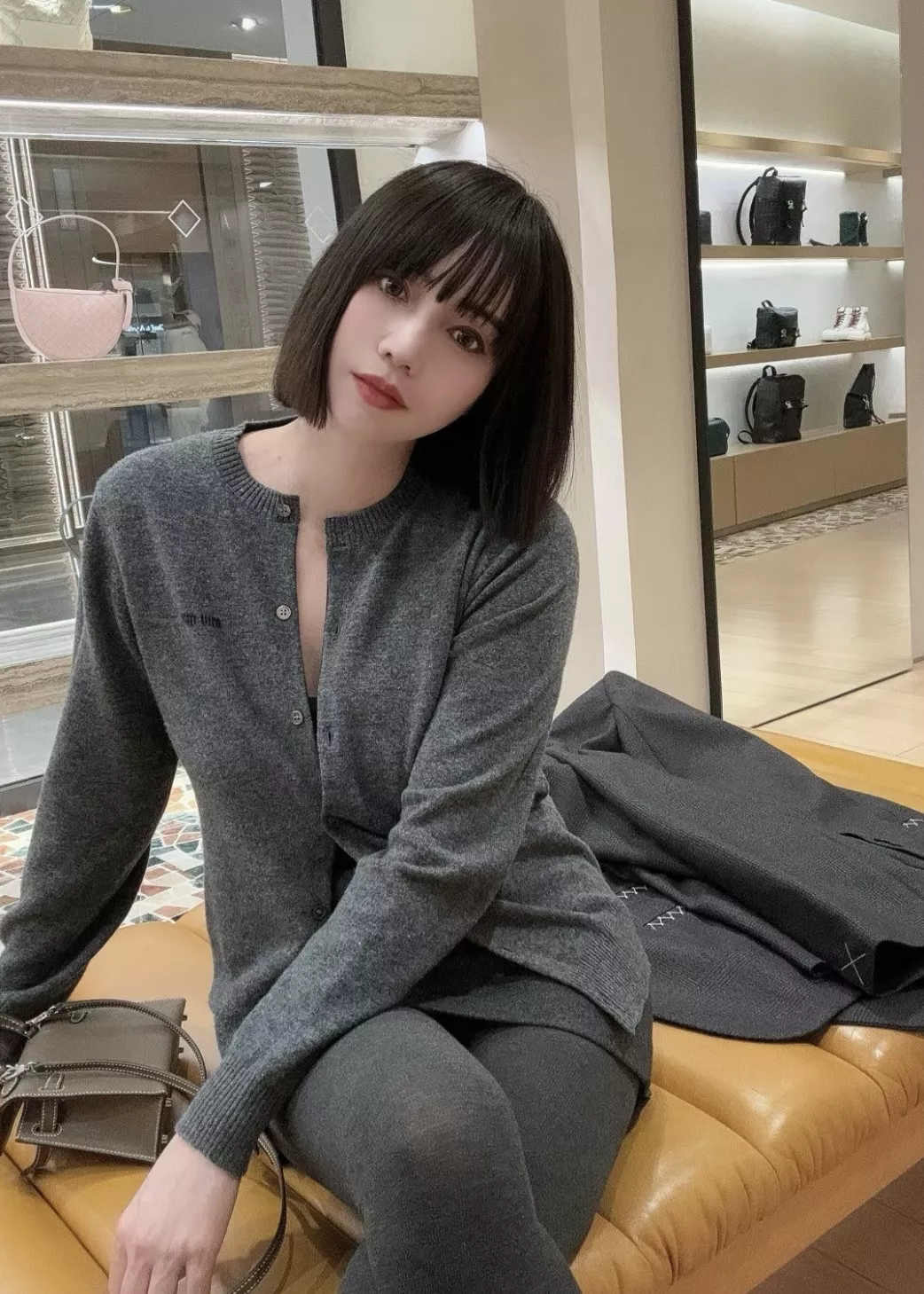 미우미우 캐시미어 레터링 여성용 긴소매 가디건 상세 이미지 37
