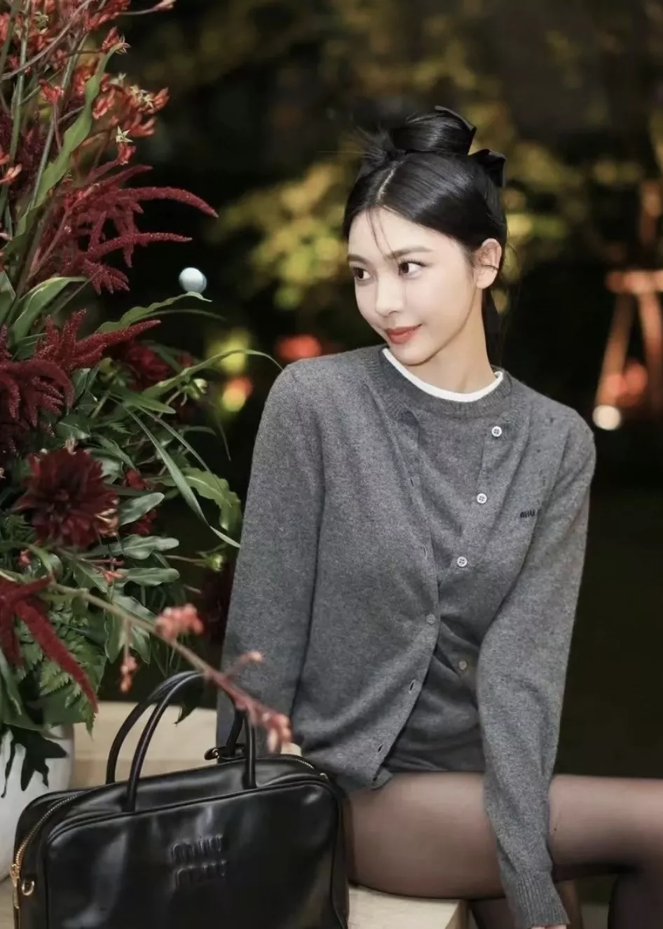 미우미우 캐시미어 레터링 여성용 긴소매 가디건 상세 이미지 50