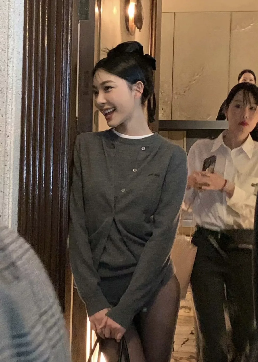 미우미우 캐시미어 레터링 여성용 긴소매 가디건 상세 이미지 53