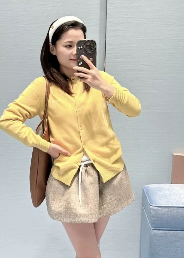 미우미우 캐시미어 레터링 여성용 긴소매 가디건 상세 이미지 27