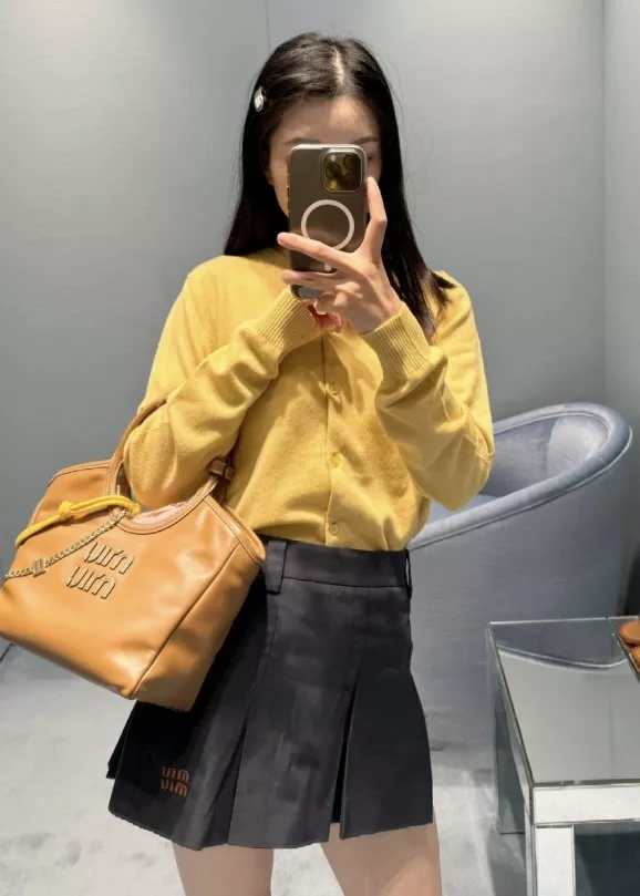 미우미우 캐시미어 레터링 여성용 긴소매 가디건 상세 이미지 30