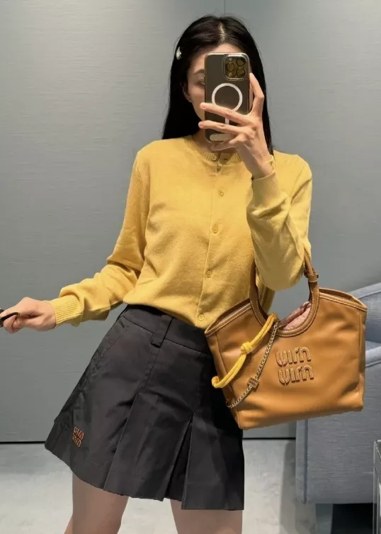 미우미우 캐시미어 레터링 여성용 긴소매 가디건 상세 이미지 32