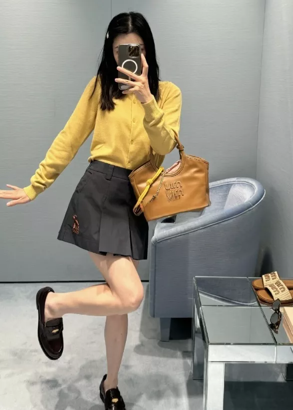 미우미우 캐시미어 레터링 여성용 긴소매 가디건 상세 이미지 33