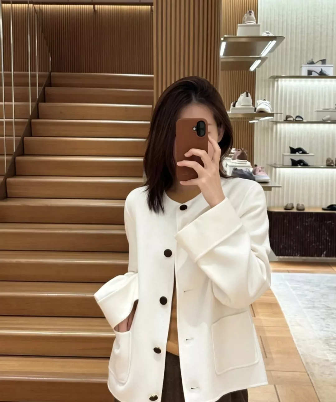 로로피아나 라운드넥 더블페이스 울 여성용 버튼 재킷 상세 이미지 24