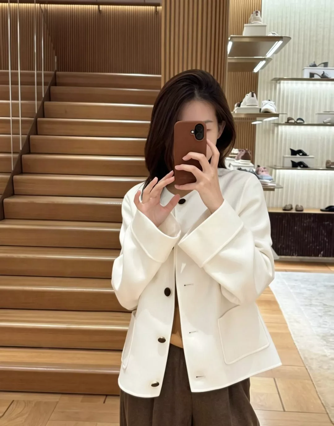 로로피아나 라운드넥 더블페이스 울 여성용 버튼 재킷 상세 이미지 25