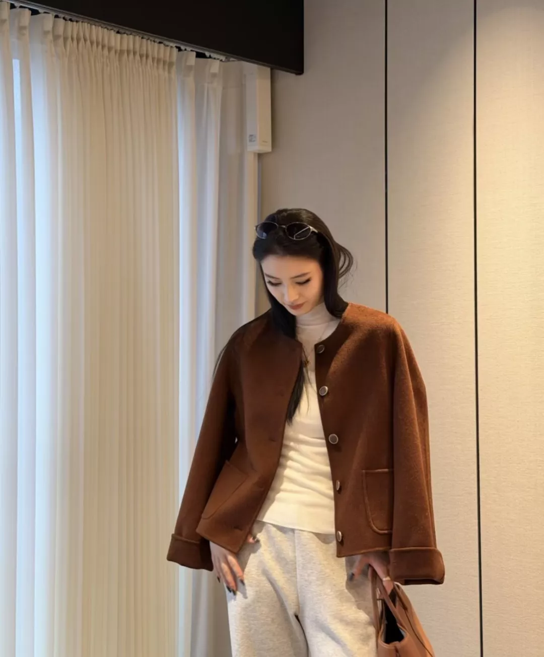 로로피아나 라운드넥 더블페이스 울 여성용 버튼 재킷 상세 이미지 34