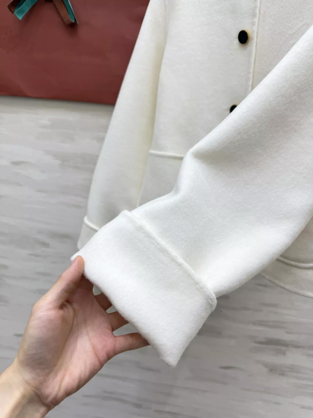로로피아나 라운드넥 더블페이스 울 여성용 버튼 재킷 상세 이미지 6
