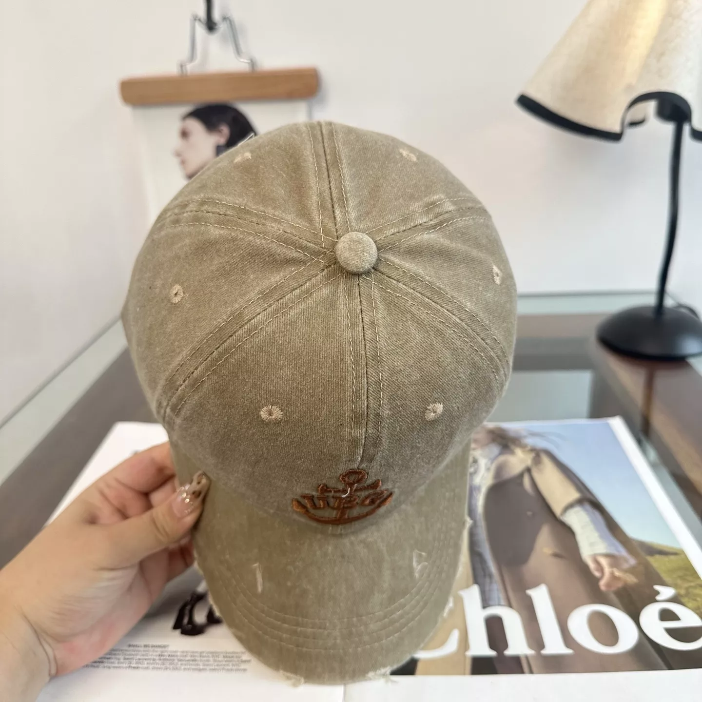 노브랜드 자수 장식과 빈티지 챙 디테일 볼캡 상세 이미지 6