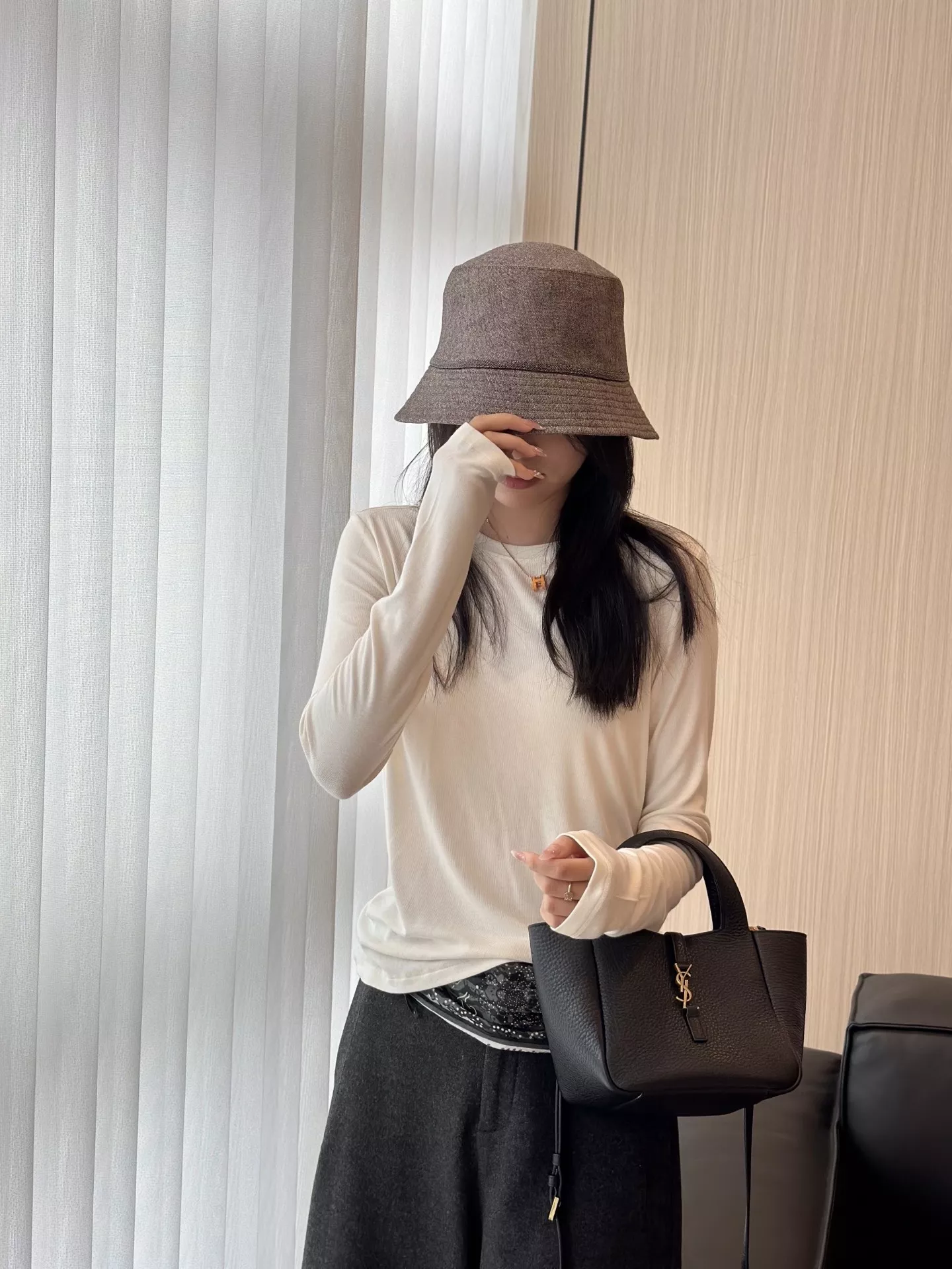 브루넬로쿠치넬리 헤링본 미세 광택 비즈 체인 버킷햇 상세 이미지 53