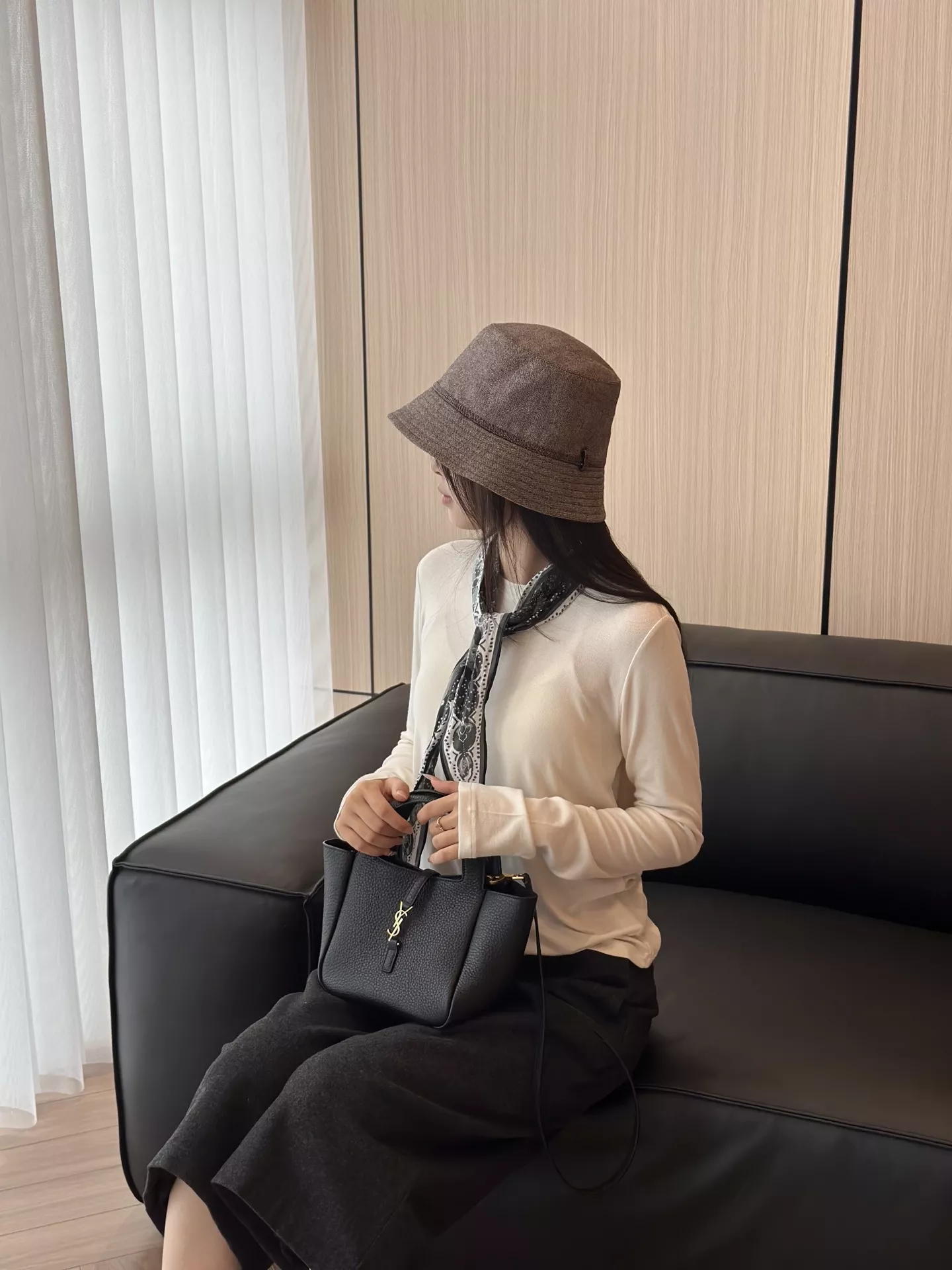 브루넬로쿠치넬리 헤링본 미세 광택 비즈 체인 버킷햇 상세 이미지 56