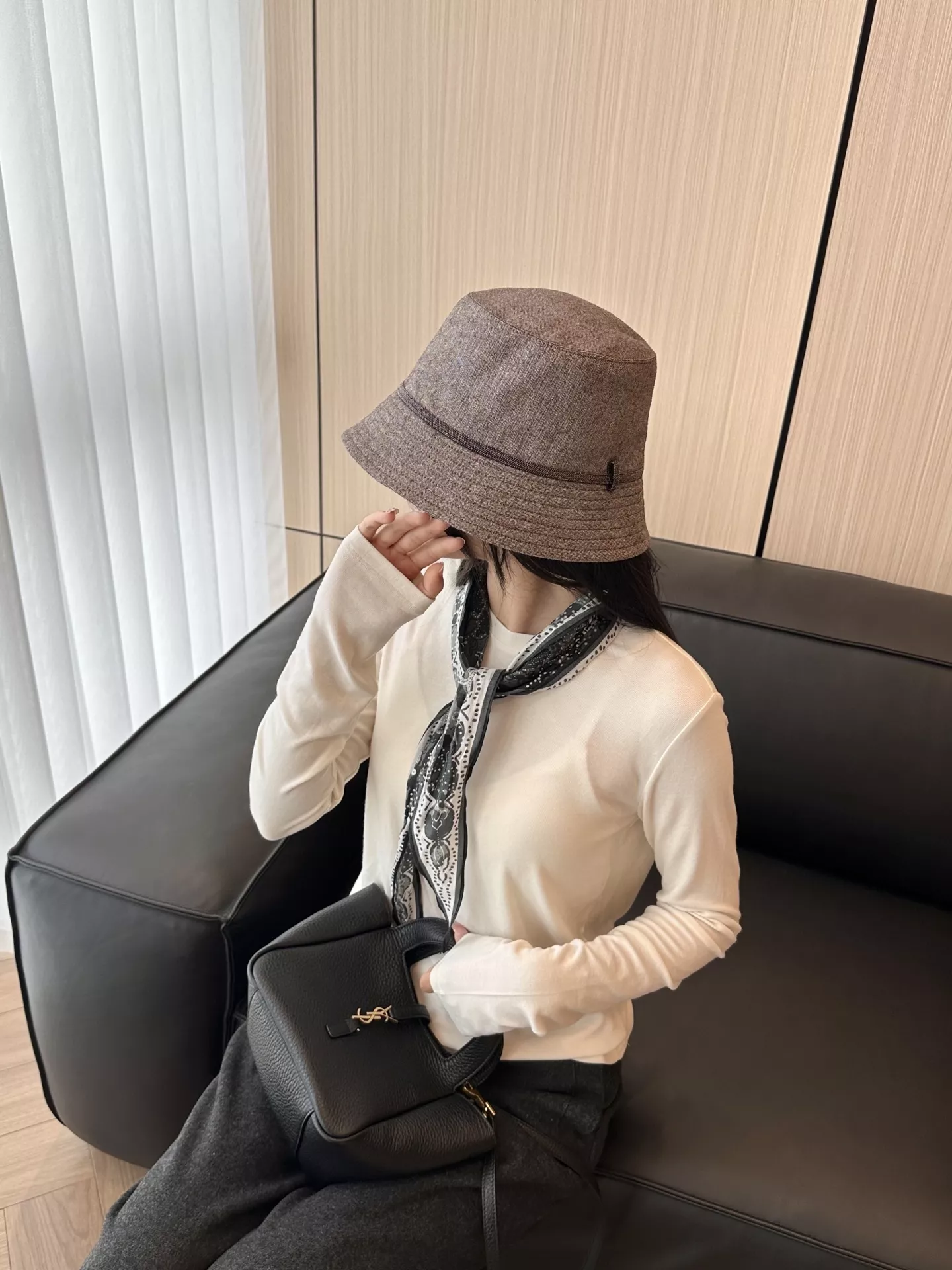 브루넬로쿠치넬리 헤링본 미세 광택 비즈 체인 버킷햇 상세 이미지 57