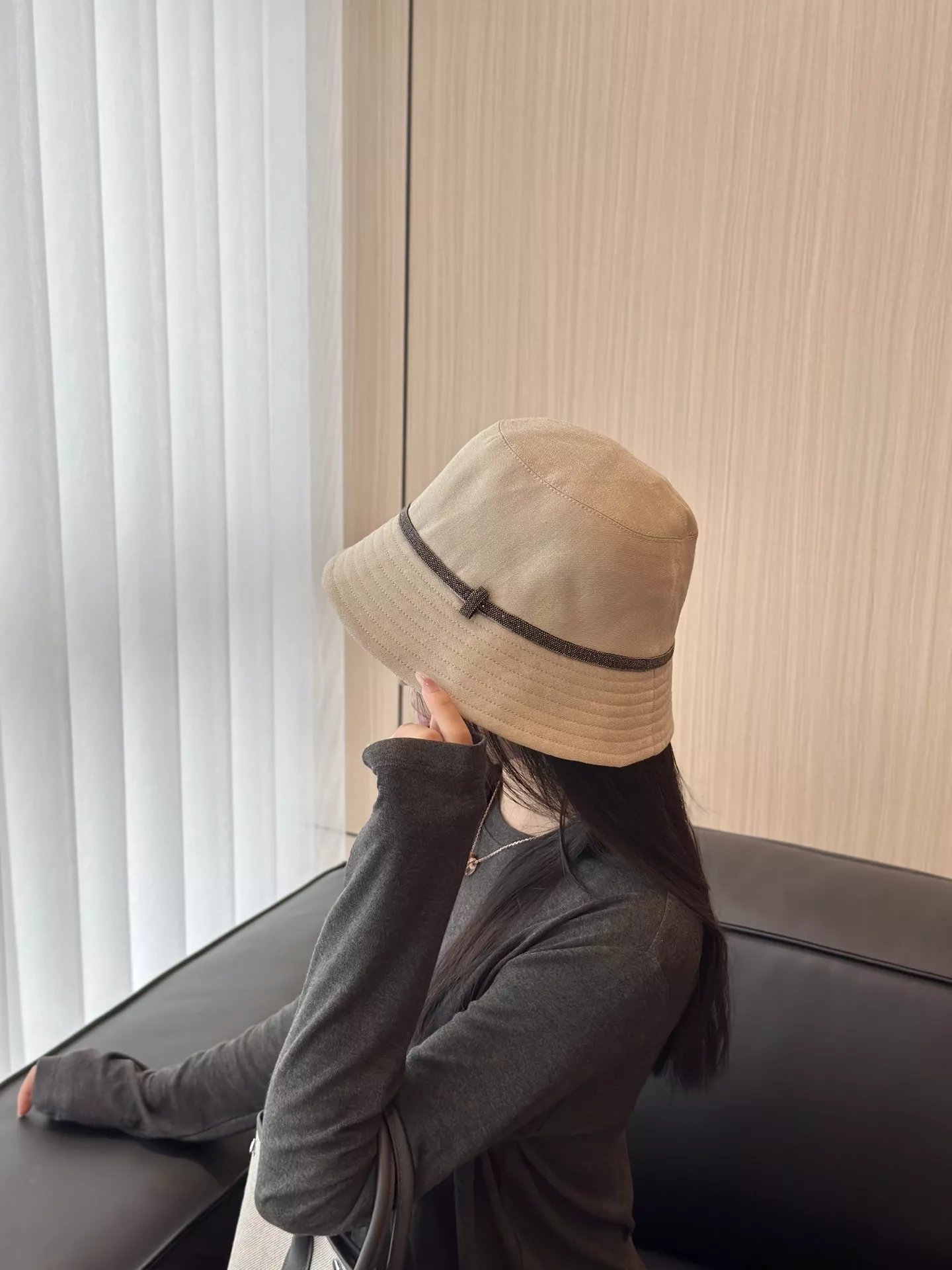 브루넬로쿠치넬리 헤링본 미세 광택 비즈 체인 버킷햇 상세 이미지 75