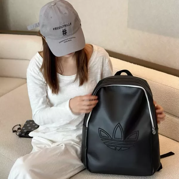 아디다스 배색 파이핑 전면 로고 학생용 백팩