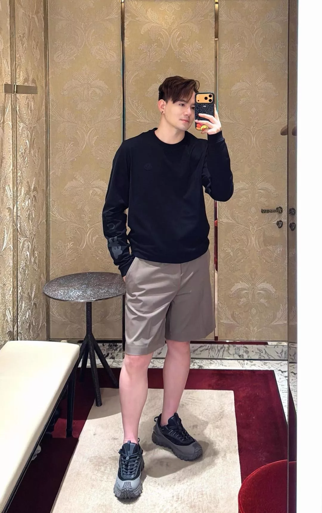 몽클레어 라운드넥 자수 남녀공용 긴소매 티셔츠 상세 이미지 11