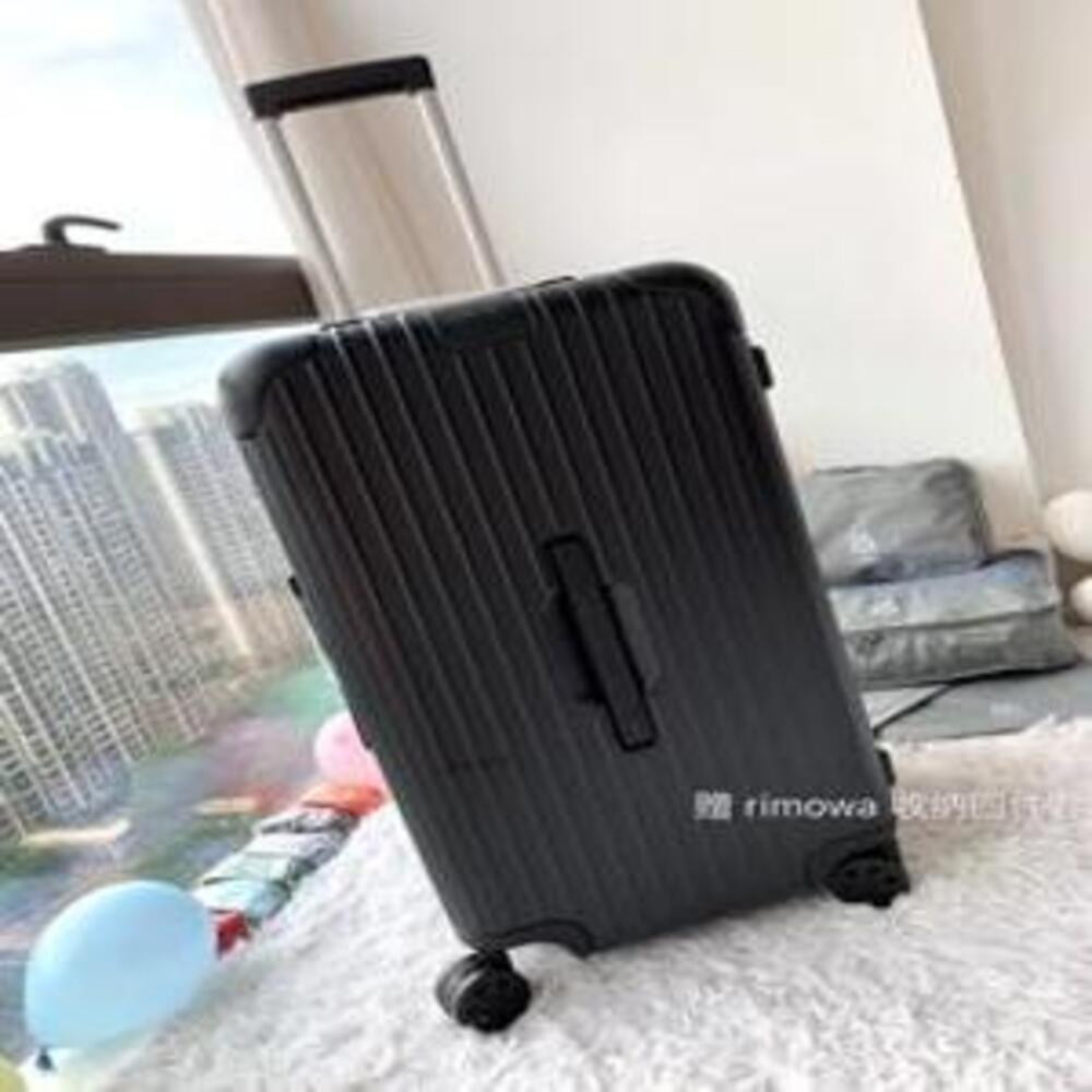 리모와 Essential Trunk Plus (PC 라인)