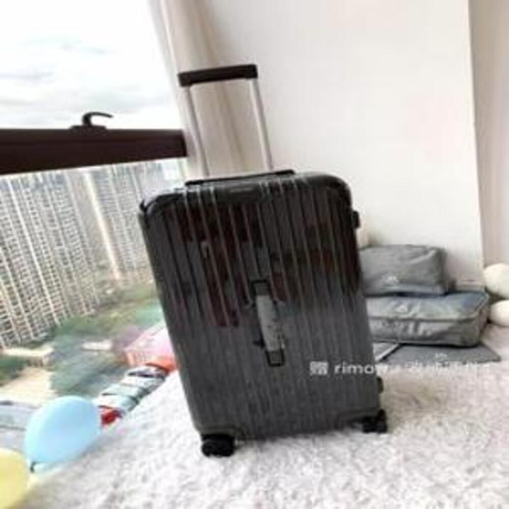 리모와 Essential Trunk Plus (PC 라인)