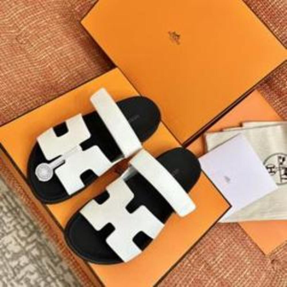 에르메스 Chypre 시리즈 샌들 (2023 SS)