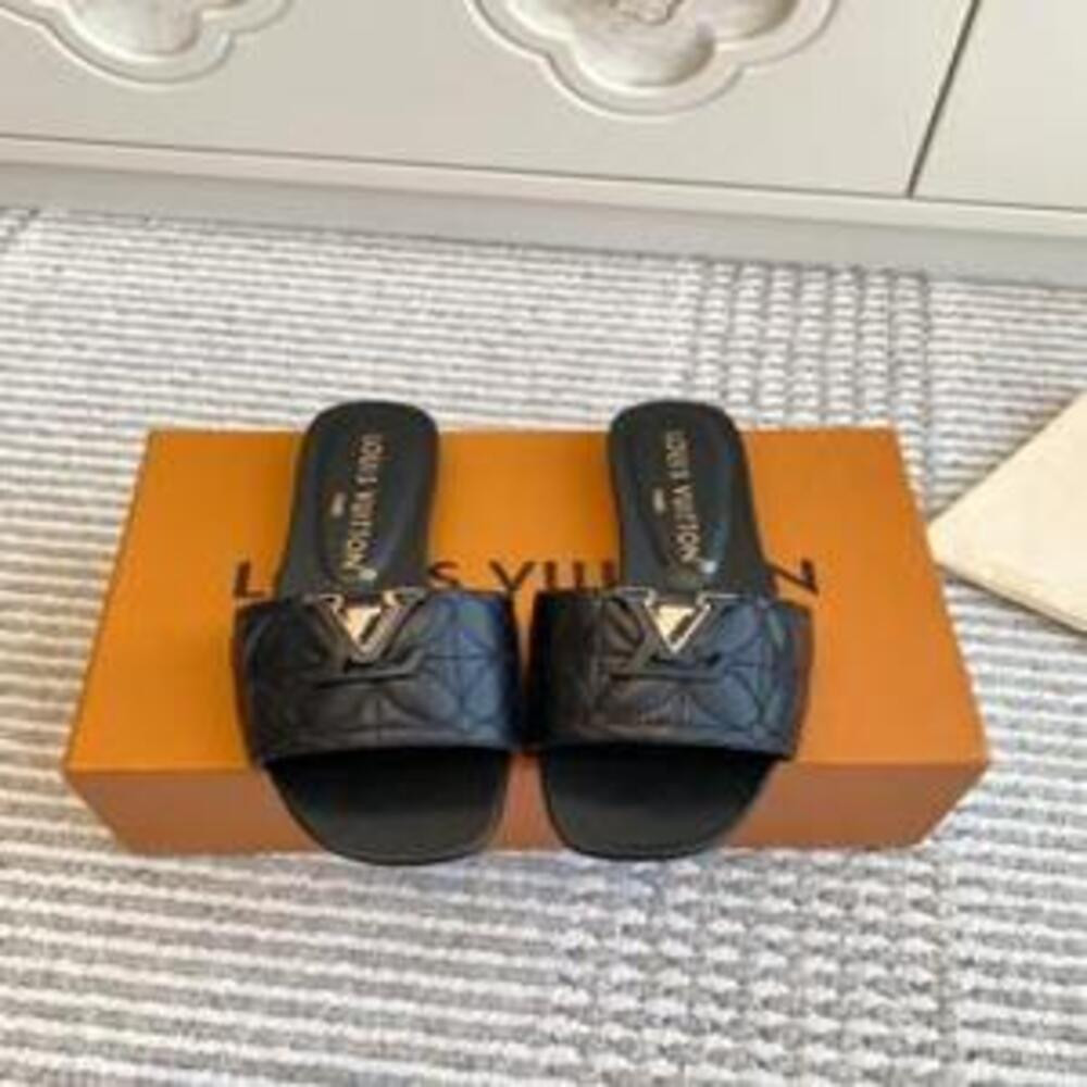 루이비통 Capri 시리즈 V 로고 자수 슬리퍼